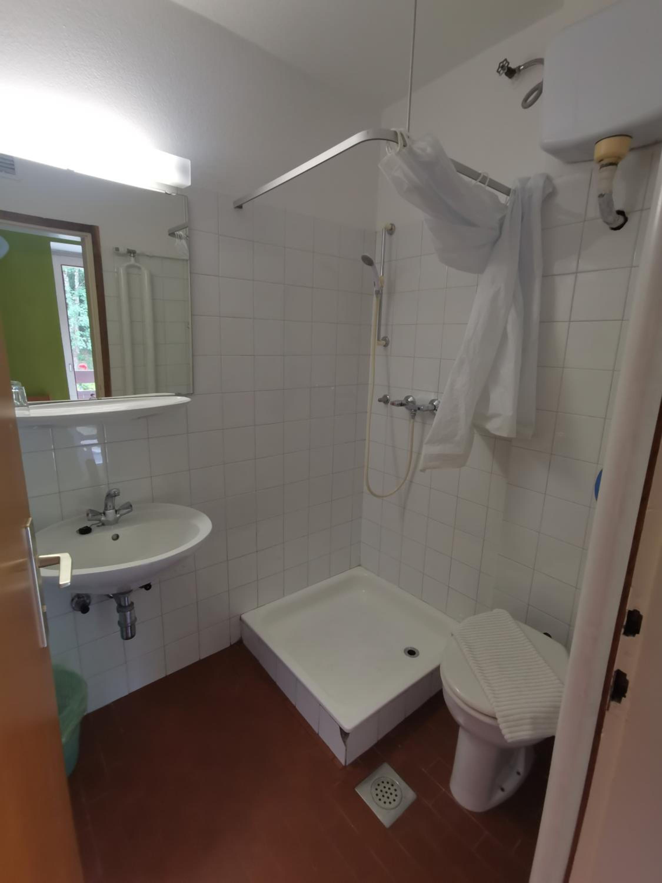 Standard Single Room with Shared Bathroom photo 3