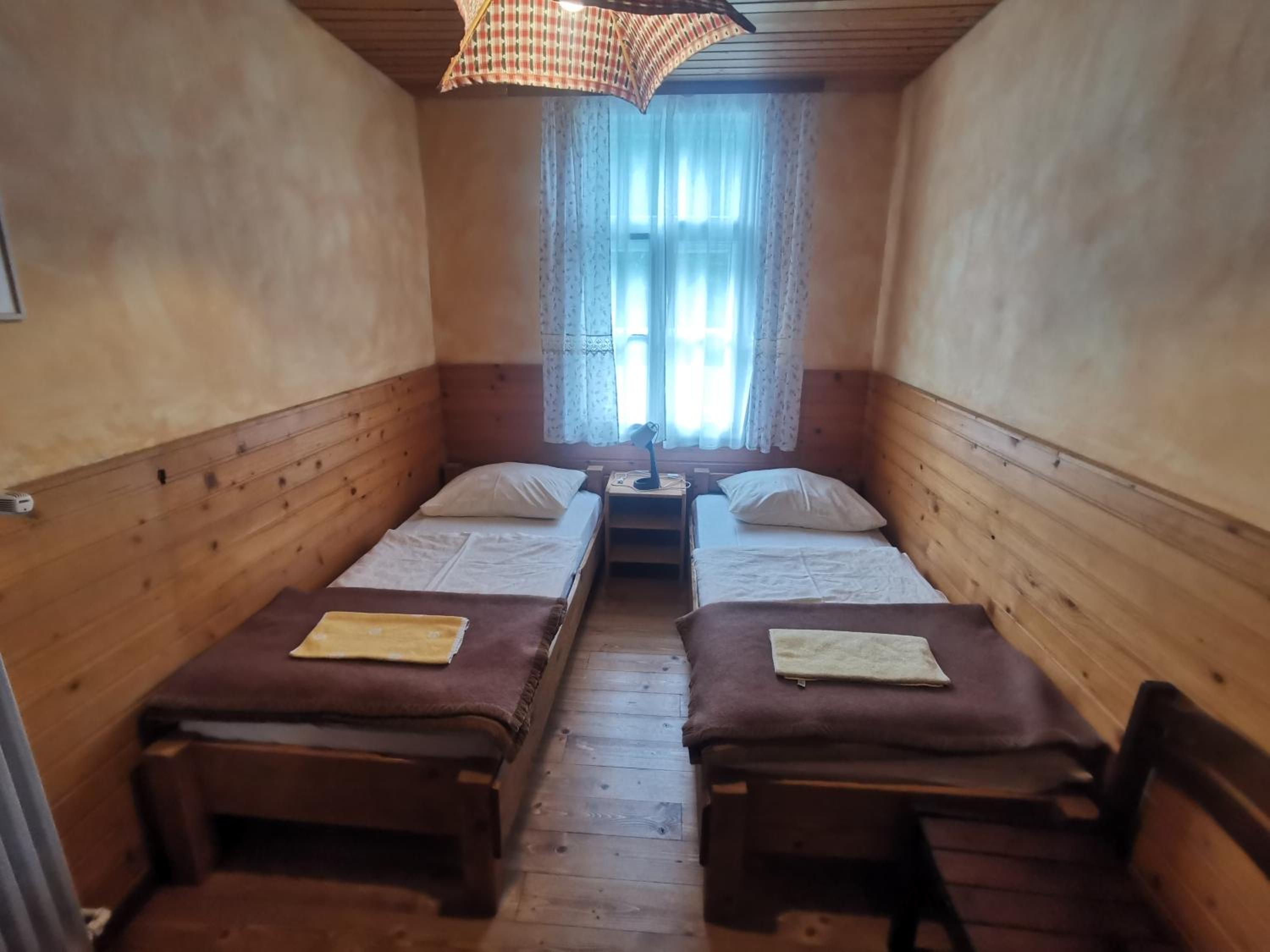 Twin Room with Private Bathroom photo 3
