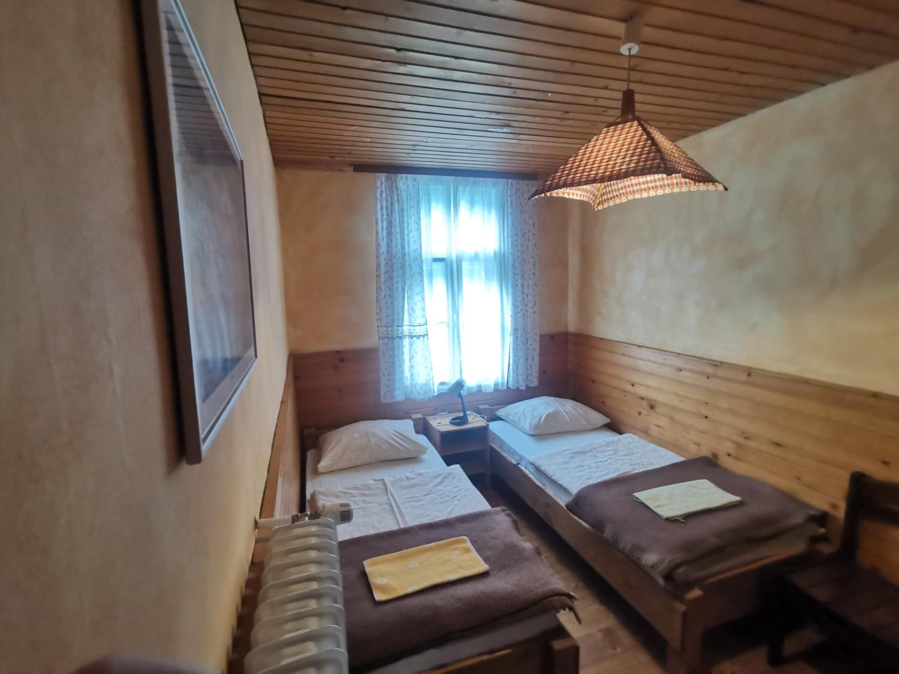 Twin Room with Private Bathroom photo 1