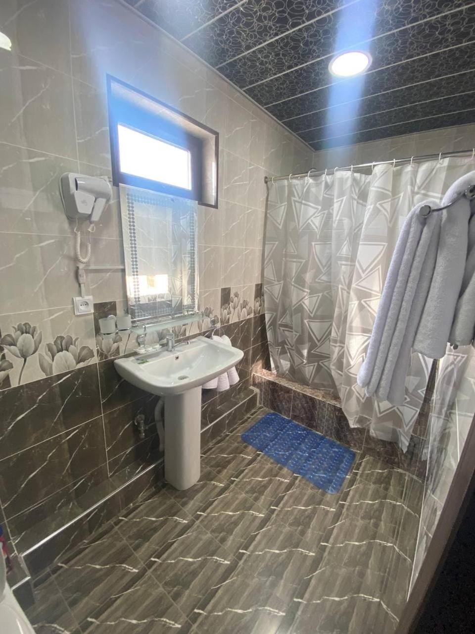 Single Room with Private Bathroom photo 3