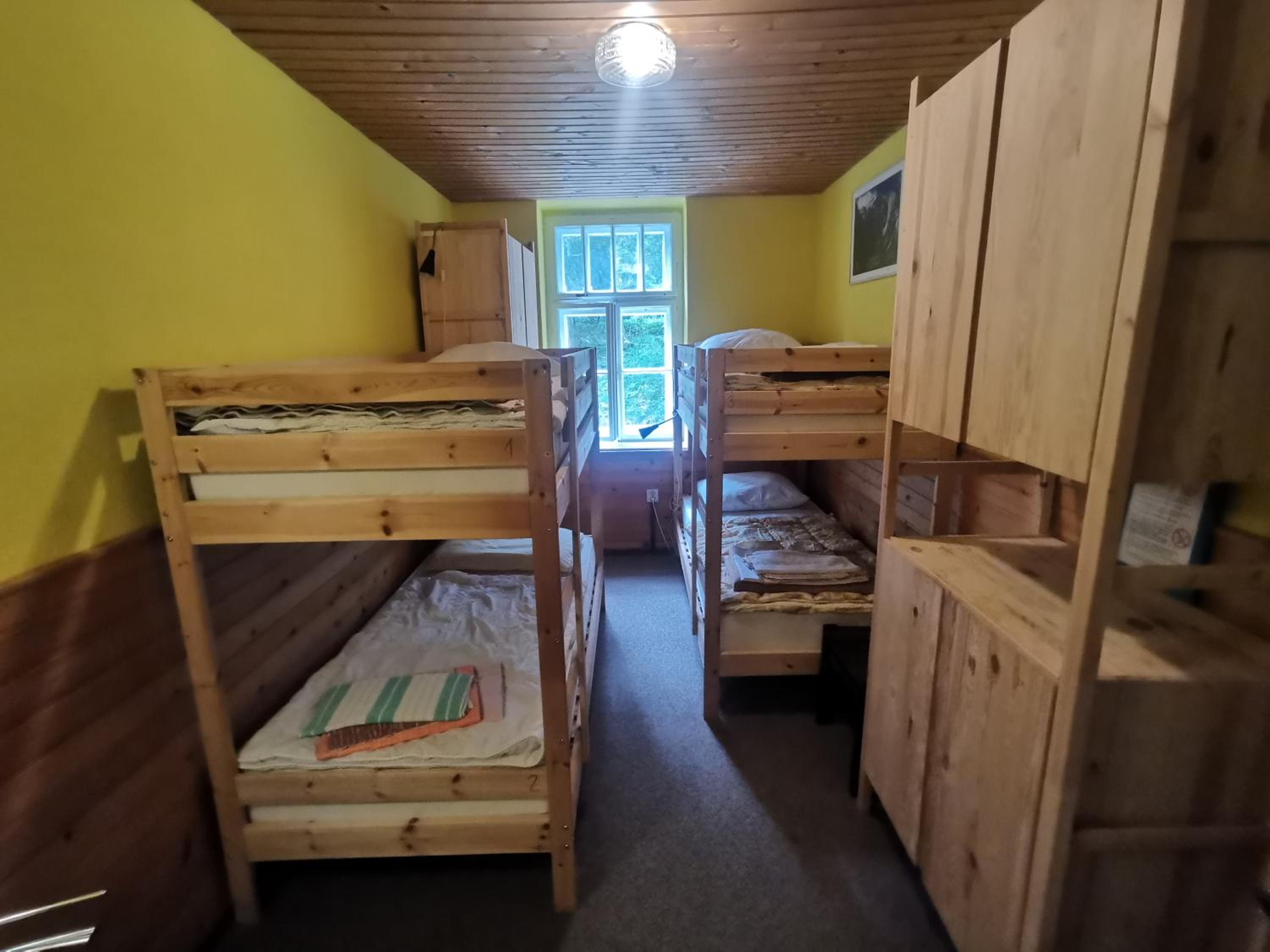  Single Bed in Dormitory Room with Shared Bathroom photo 1
