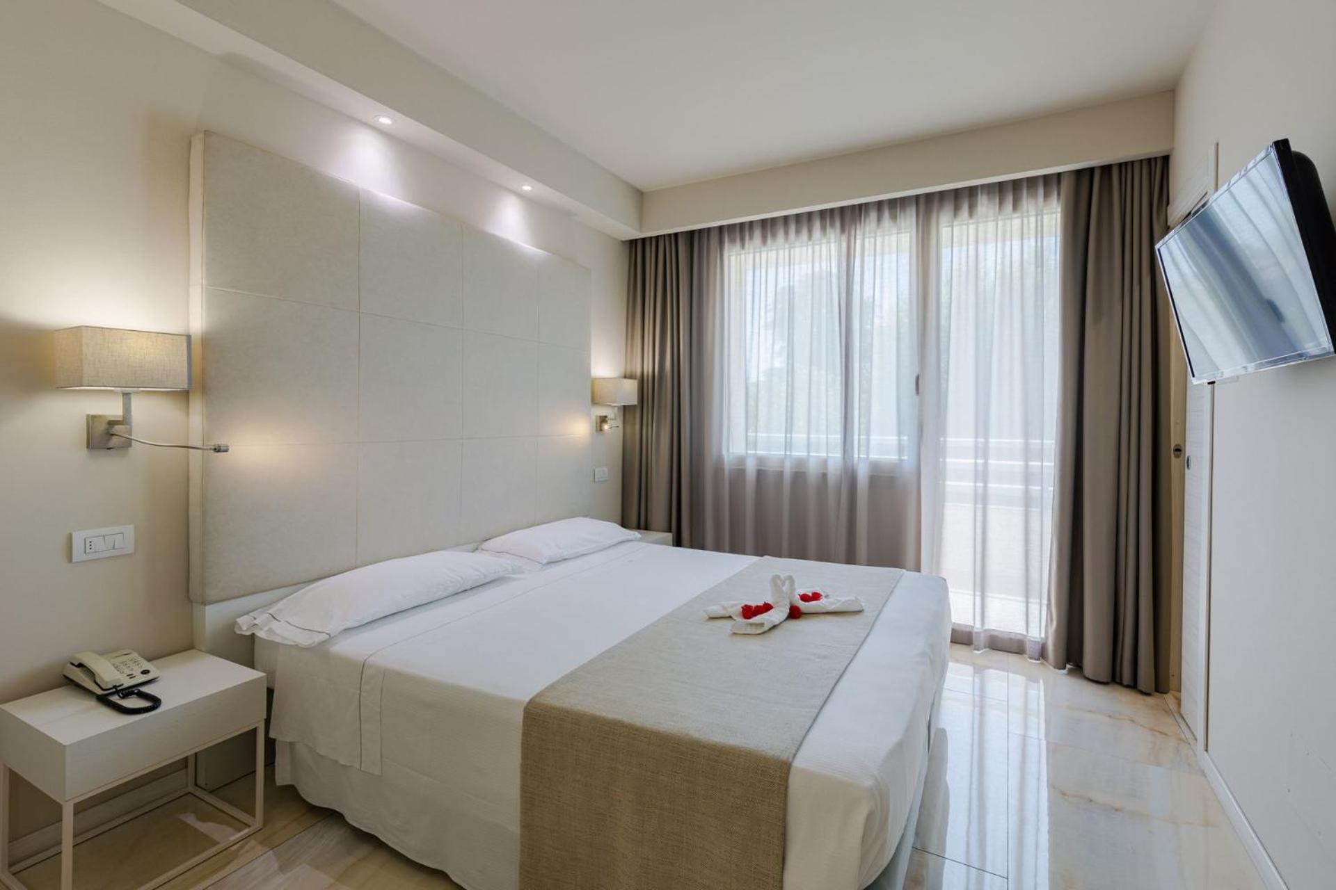 Junior Suite with Garden View - Photo 1