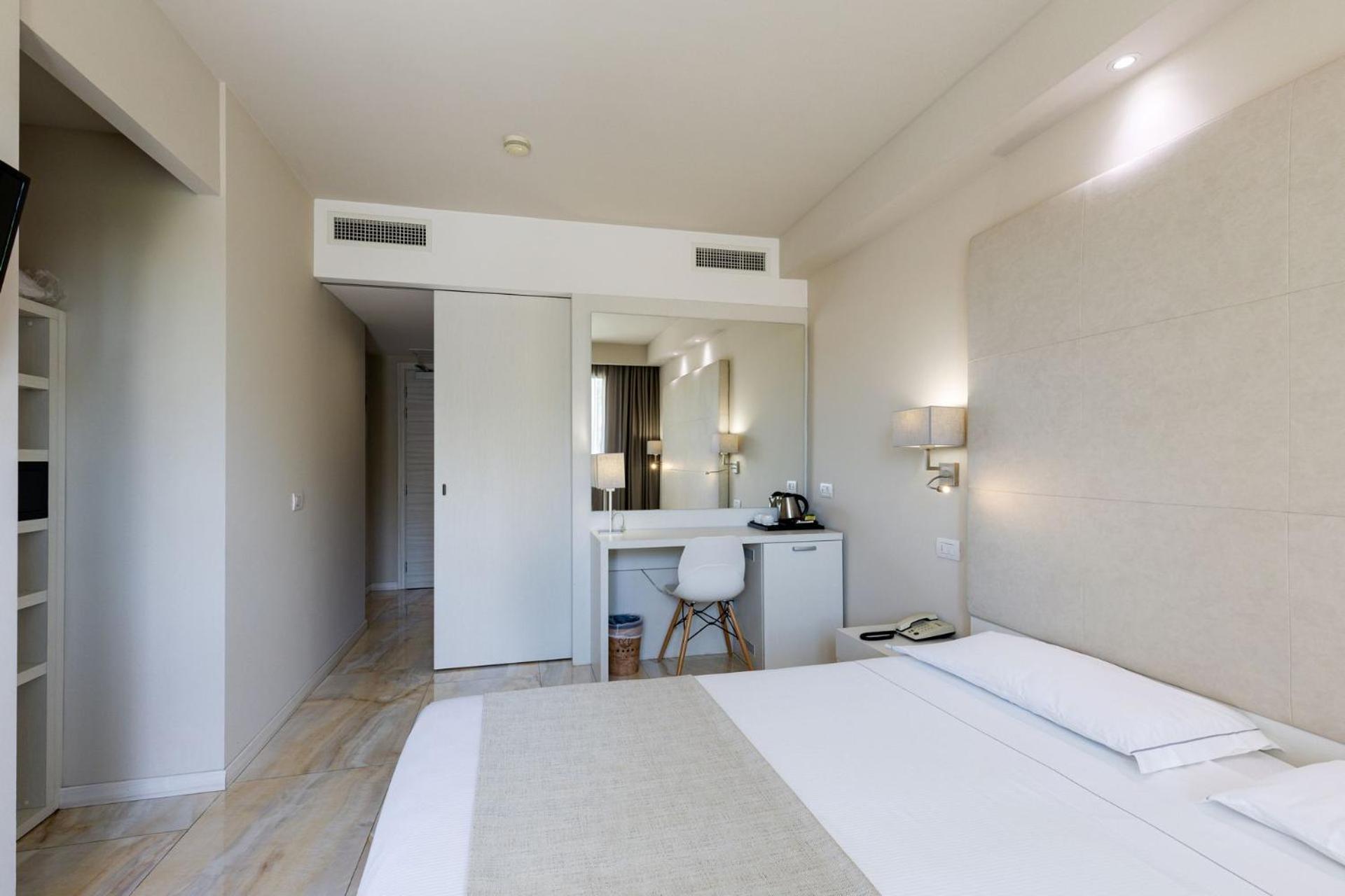 Junior Suite with Garden View - Photo 10