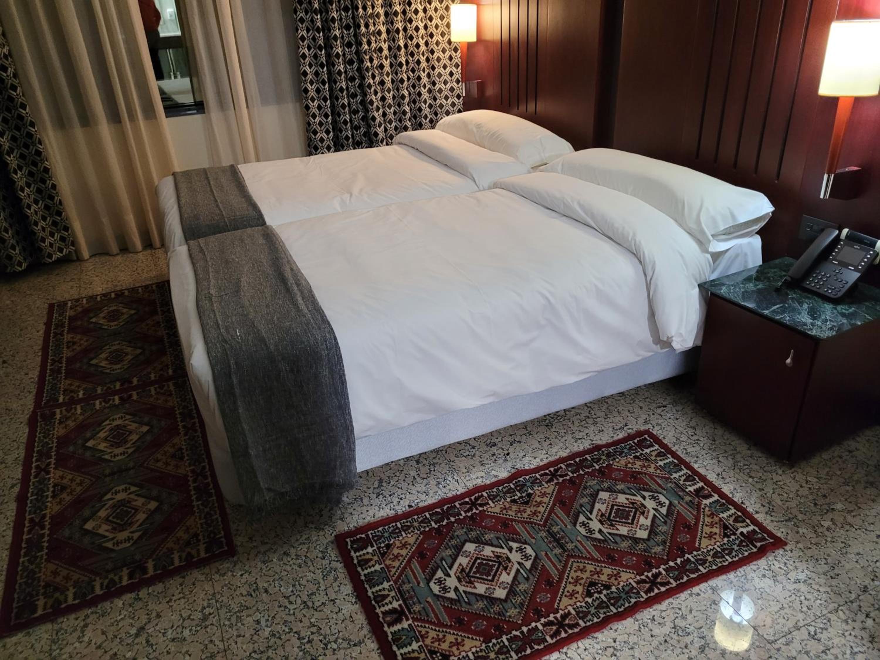 Twin Room - Photo 3