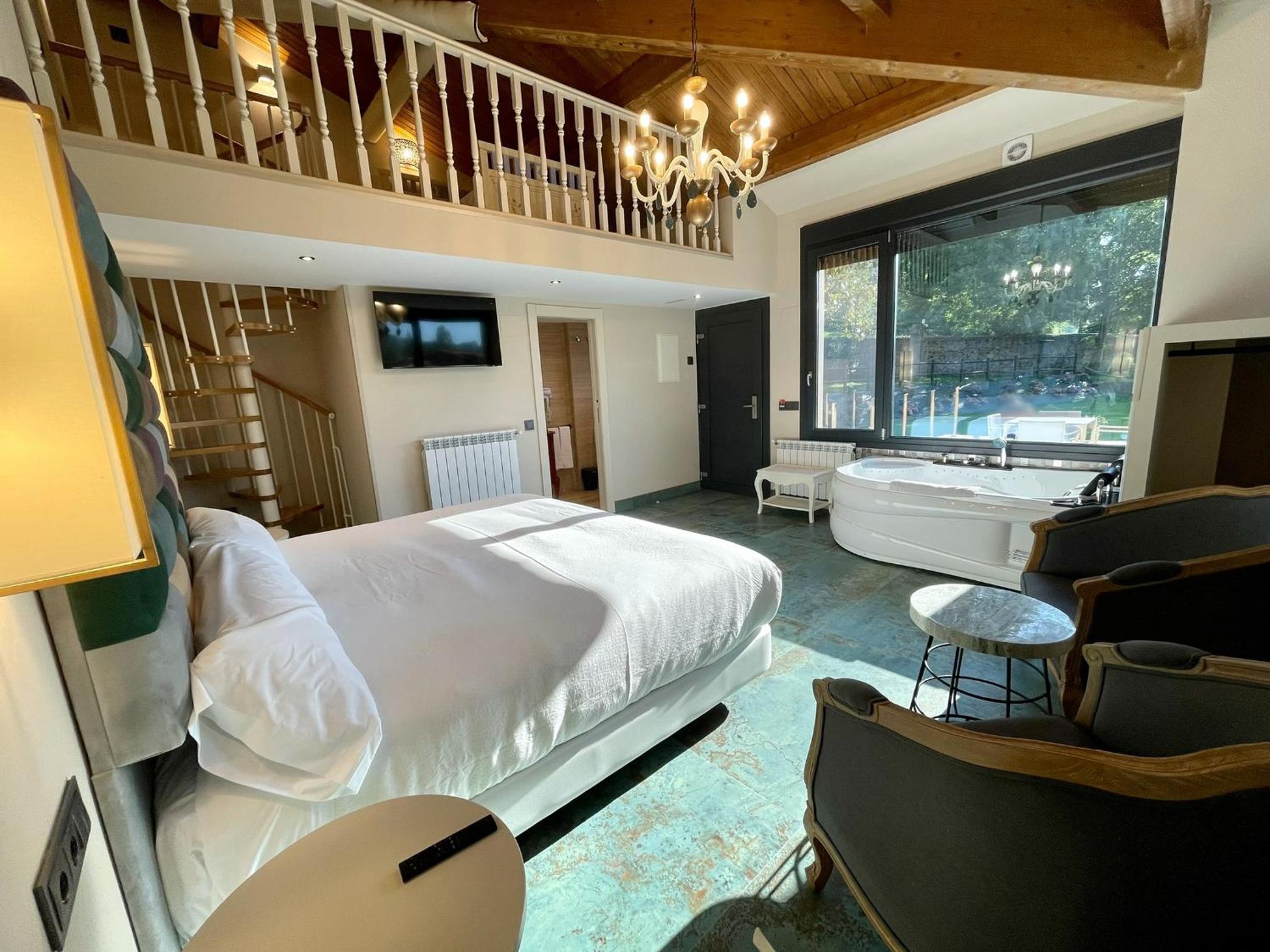 Suite Deluxe con Bañera de Hidromasaje