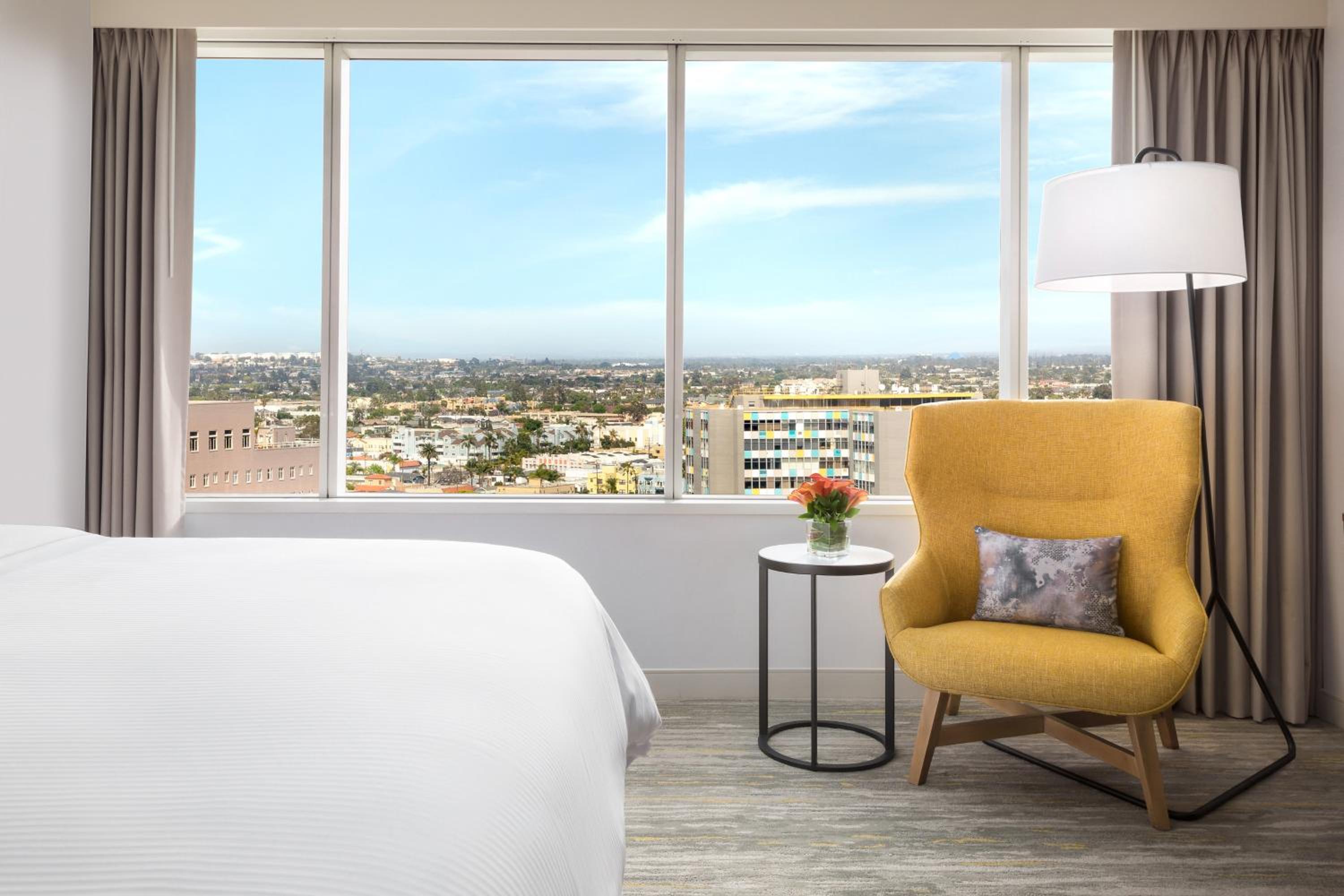 Guest room, 1 King, City view - Photo 13