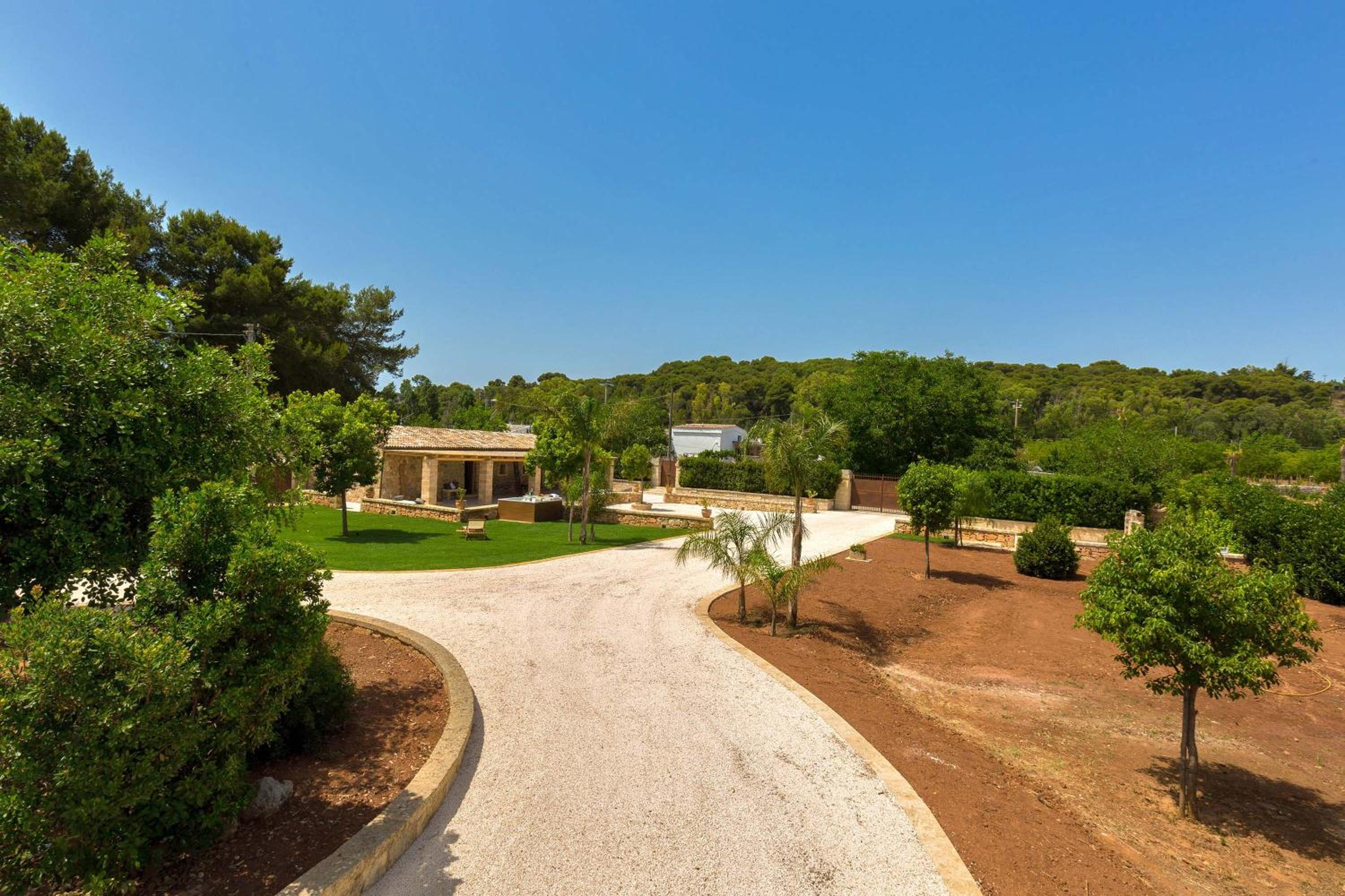 Three-Bedroom Villa photo 2
