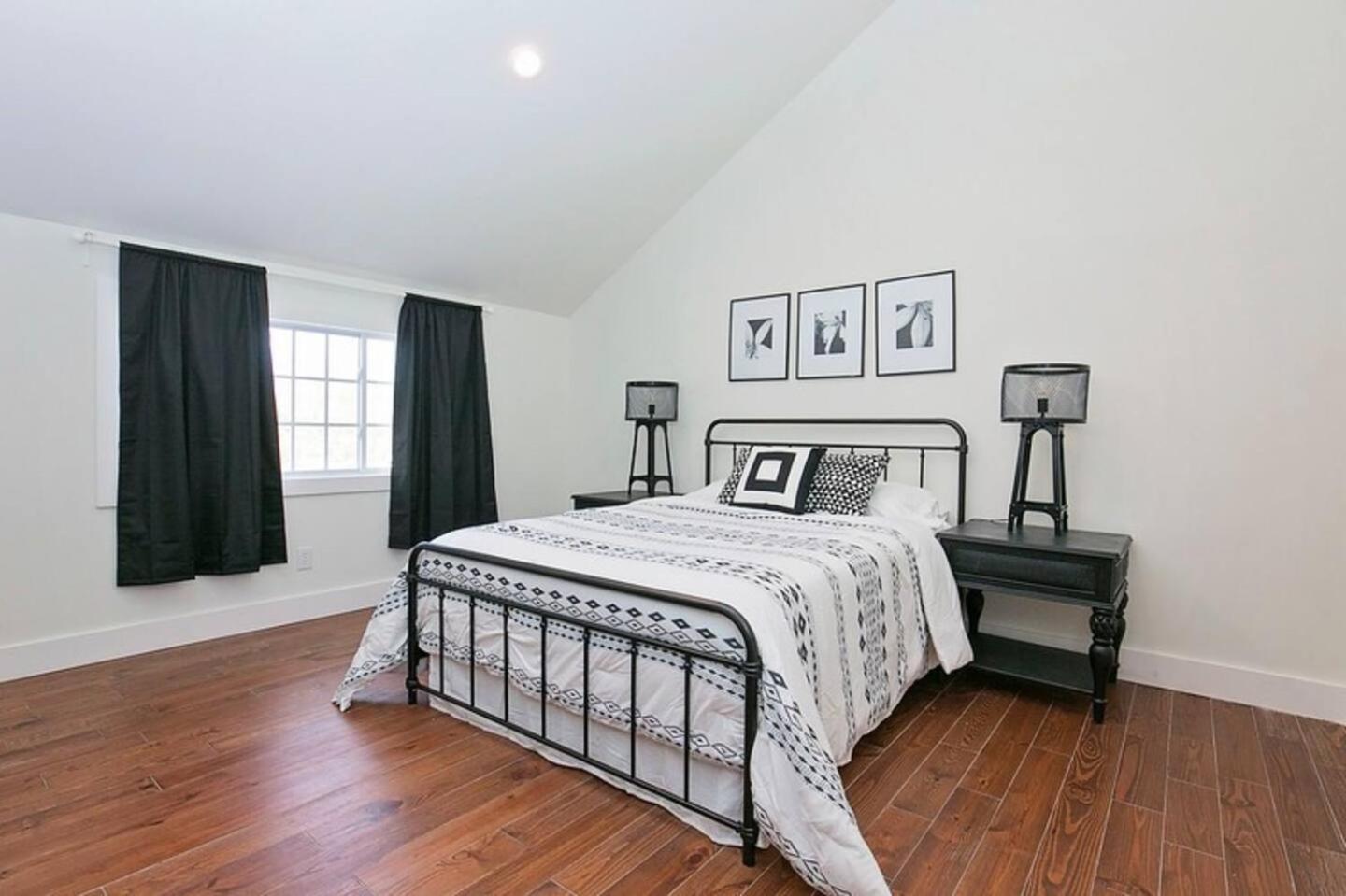 Two-Bedroom House - Photo 1