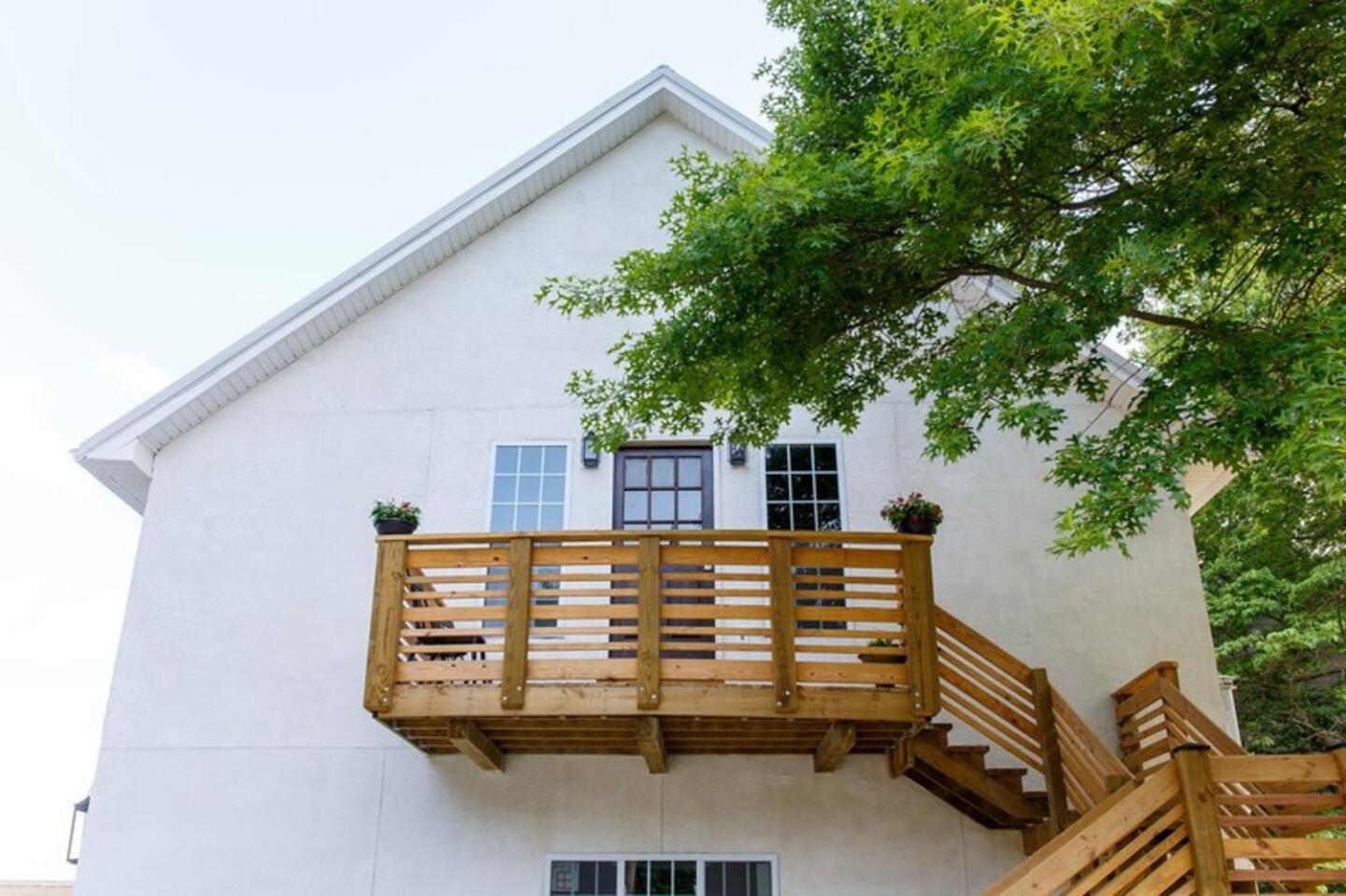 Two-Bedroom House - Photo 2