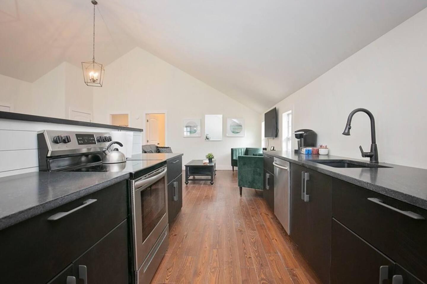 Two-Bedroom House - Photo 9
