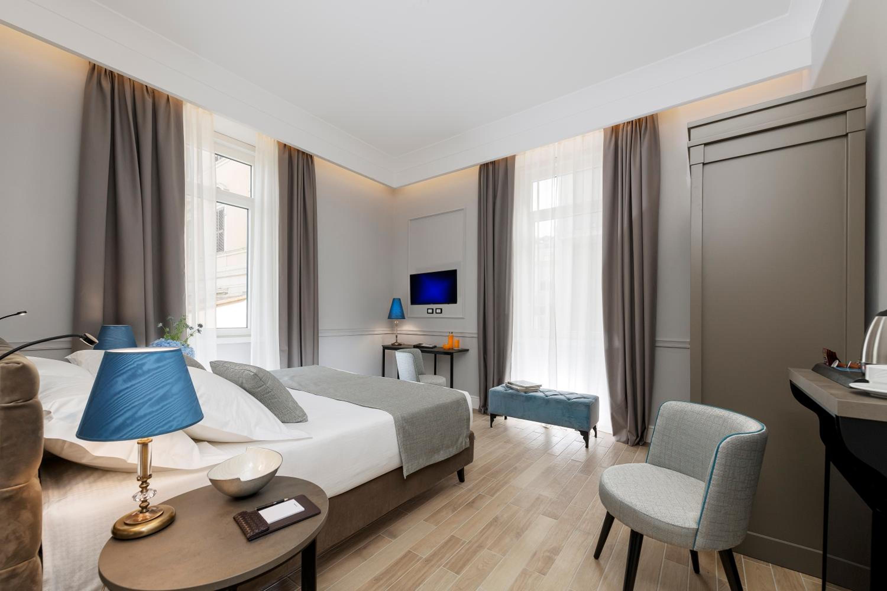 Superior Double or Twin Room thumbnail 6