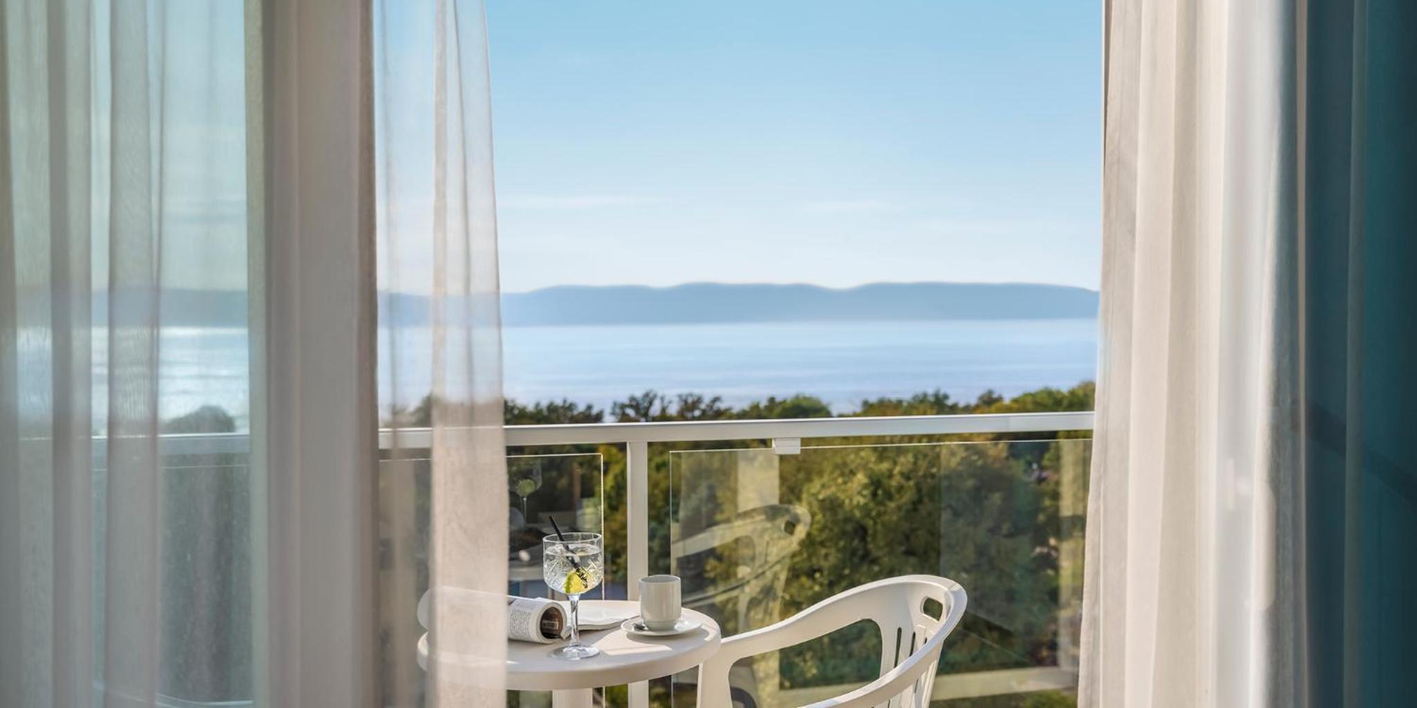 Superior Junior Suite with Seaside Balcony - Photo 5