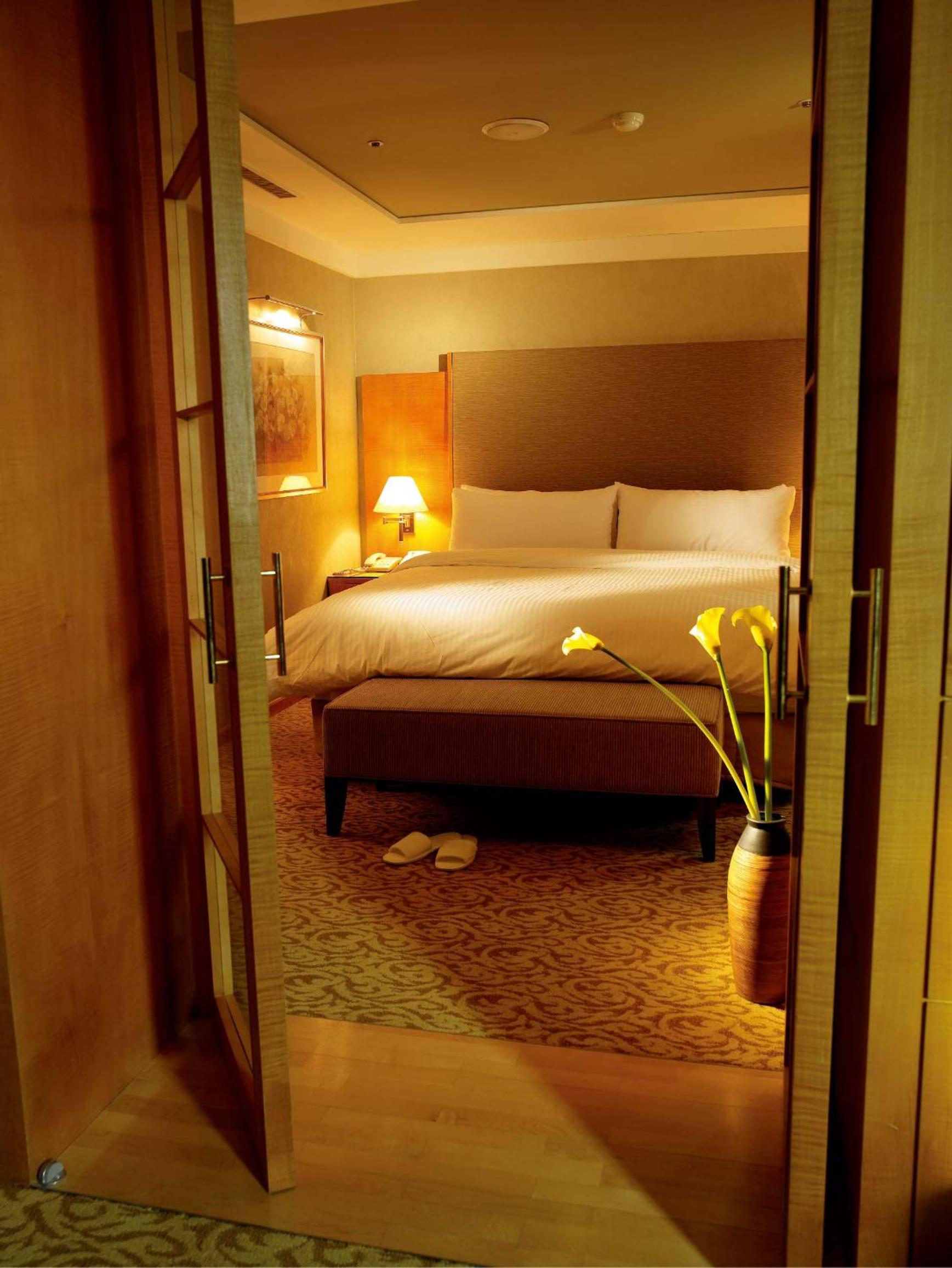 Executive Suite - Photo 2