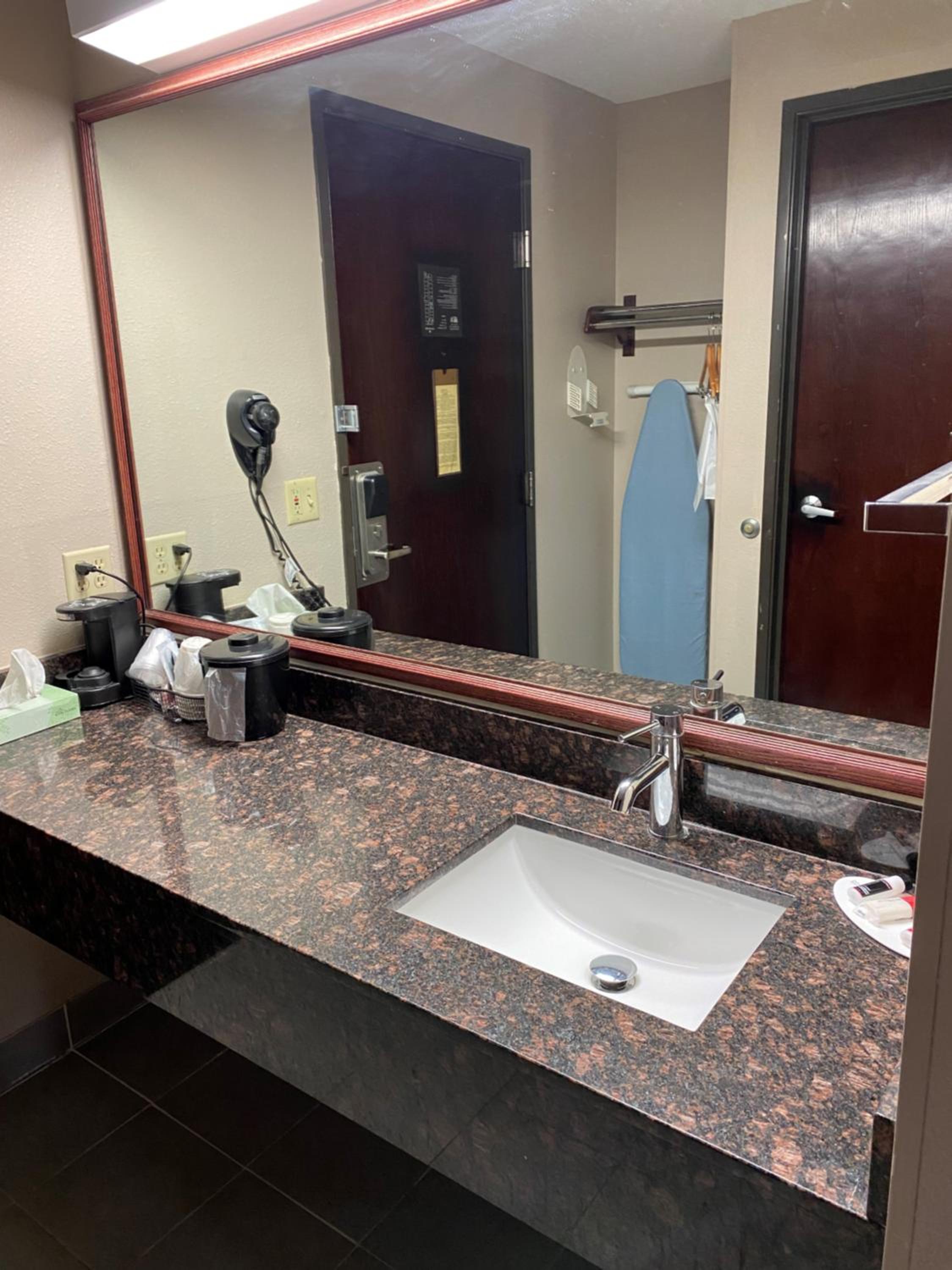 2 Queen Bed, Mobility Accessible Room, Roll-In Shower, Non-Smoking - Photo 2