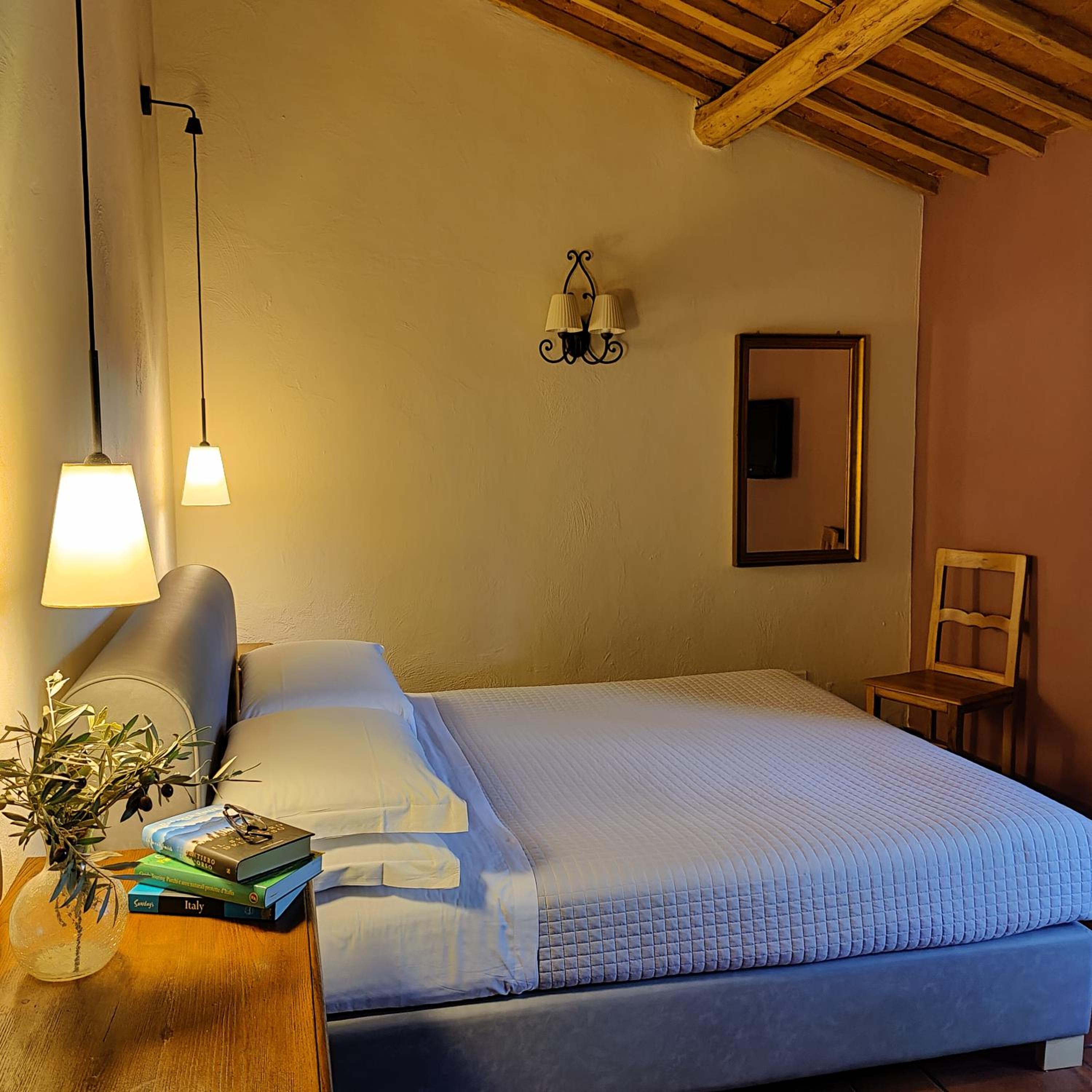 Standard Double Room - Photo 8