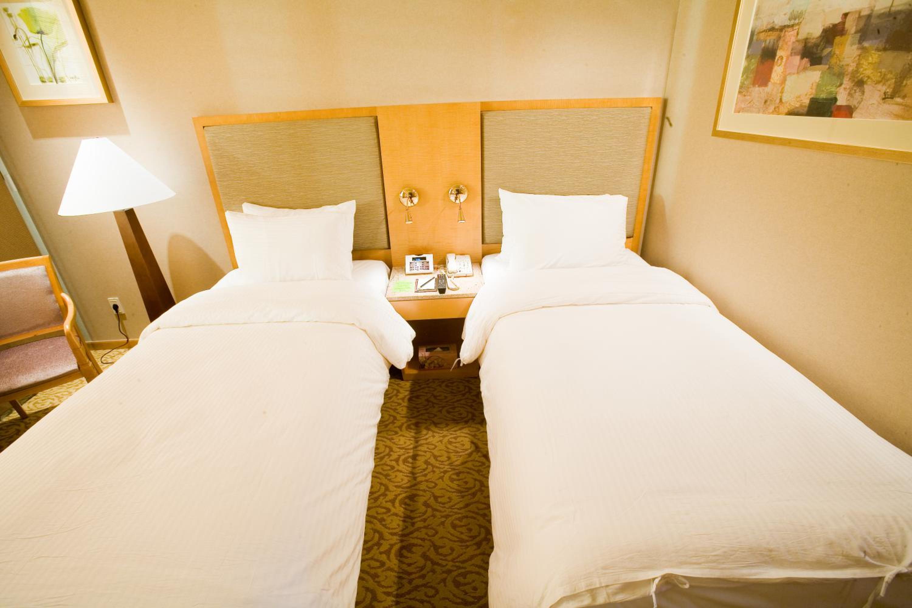 Grand Executive Twin Room - Photo 2