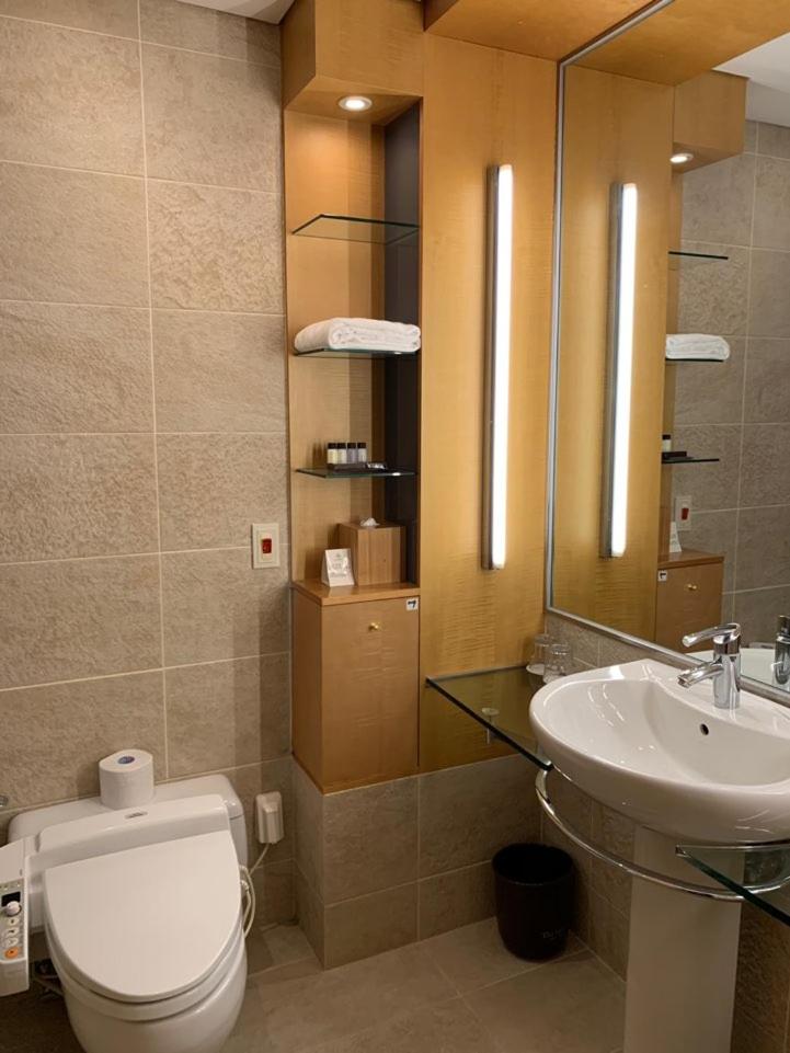 Grand Executive Twin Room - Photo 4