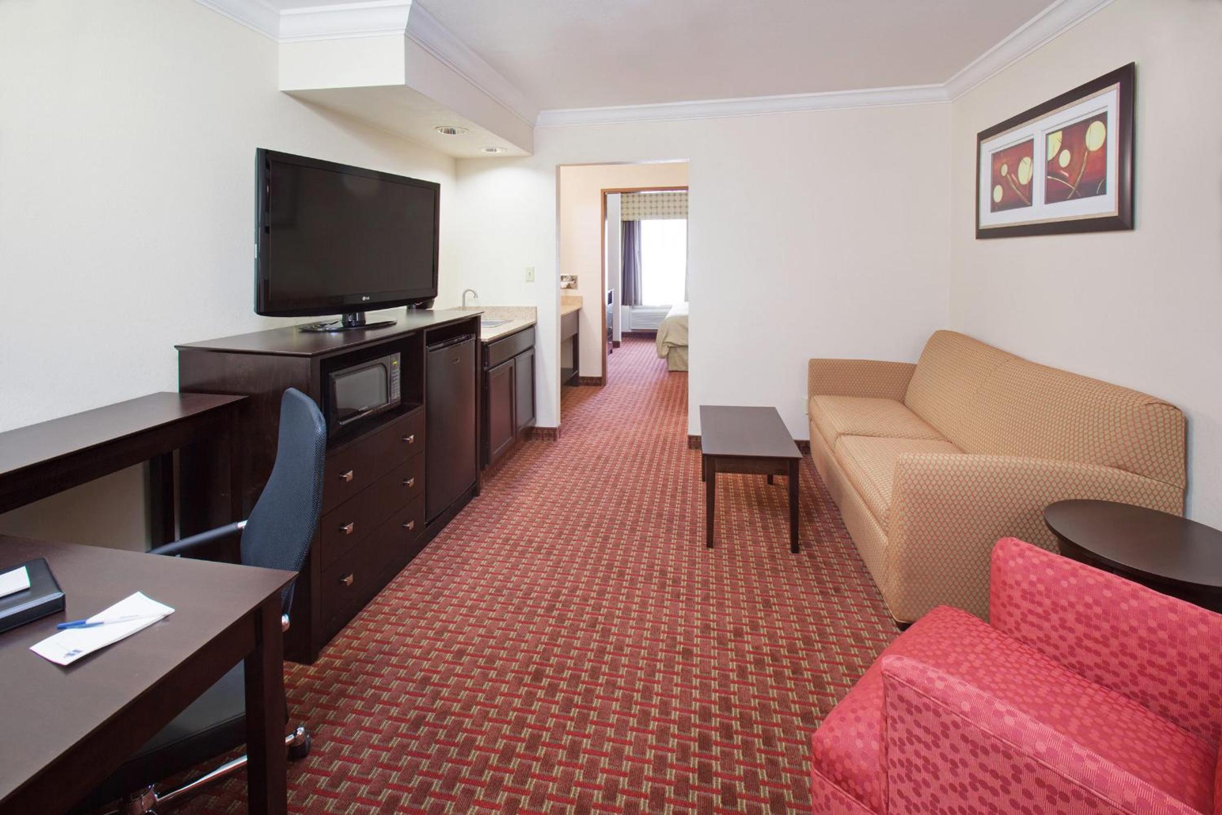 King Suite - Non-Smoking photo 1