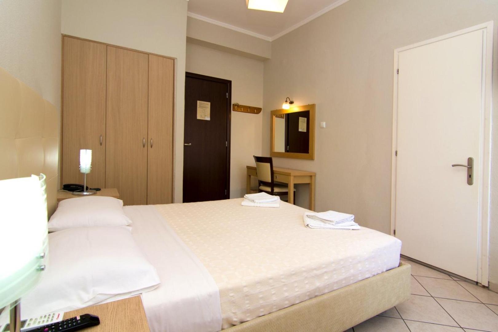 Double or Twin Room photo 2