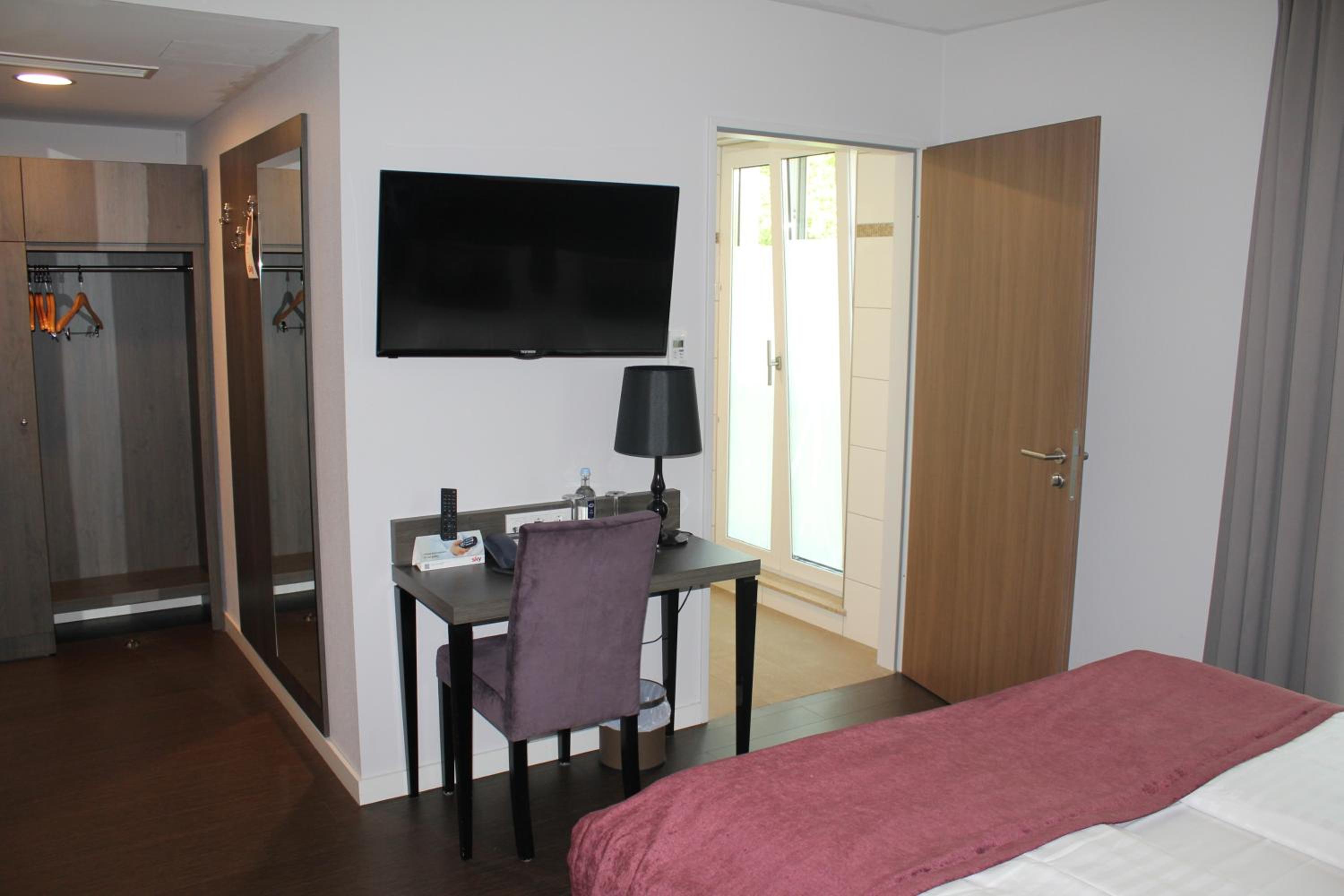 Double Room - Disability Access photo 3
