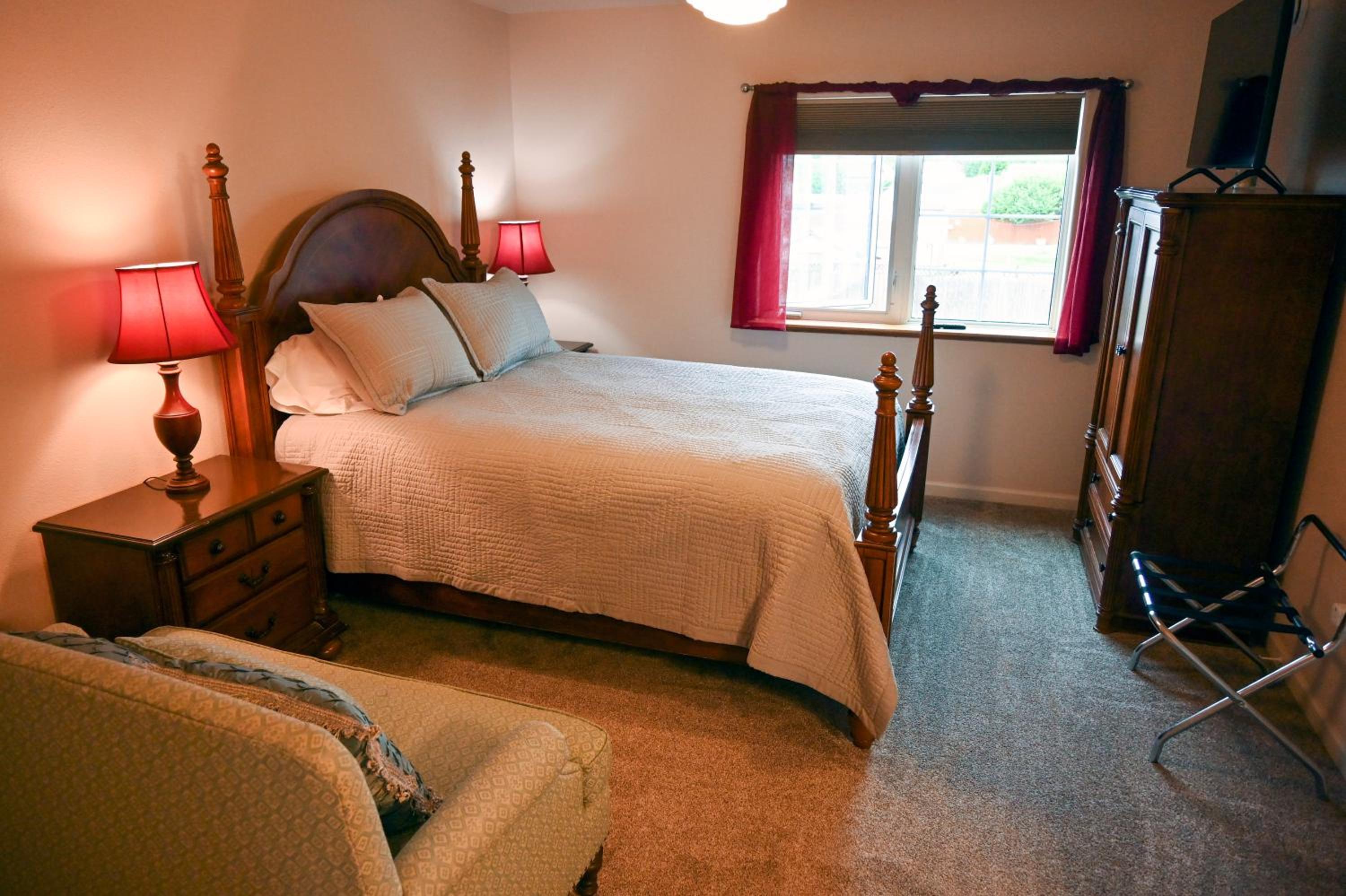 Queen Room photo 1