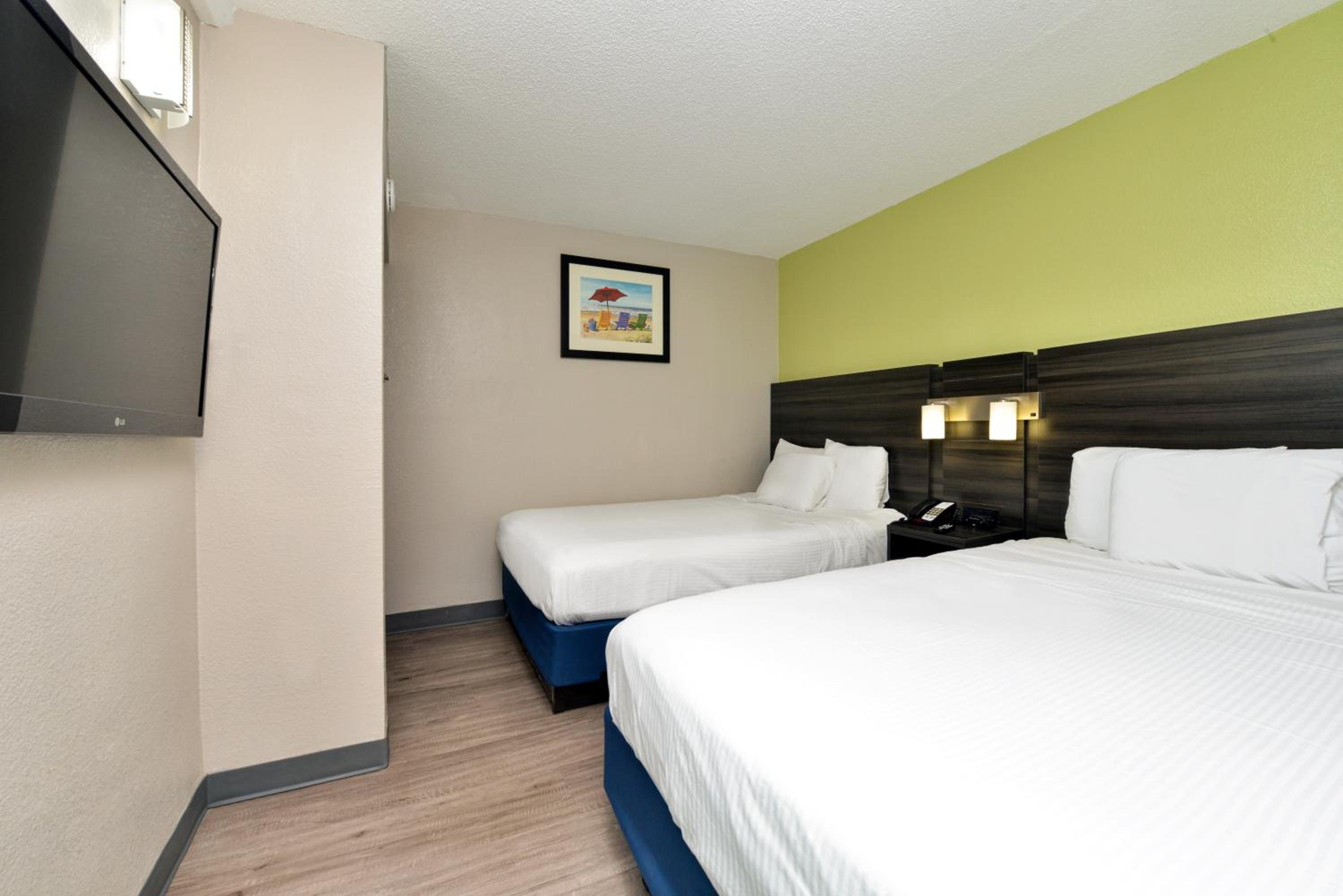 Suite with Two Double Beds and Balcony - Photo 12