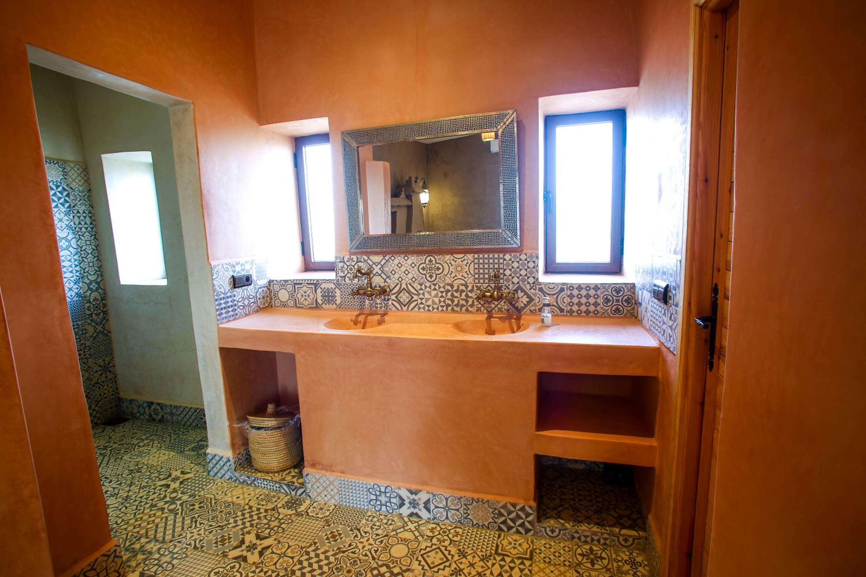 Single Room with Private Bathroom photo 2