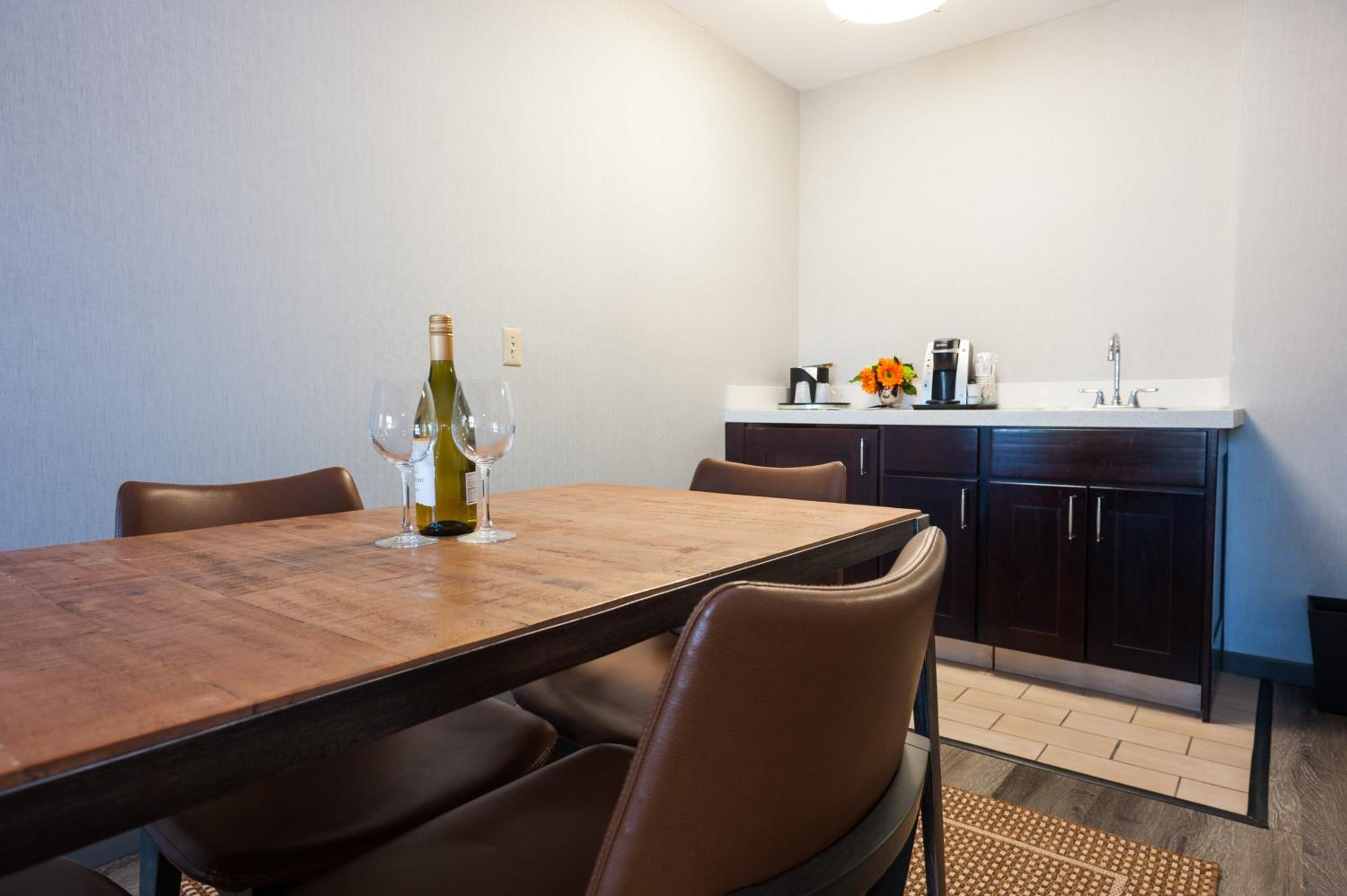 King Suite - Photo 5
