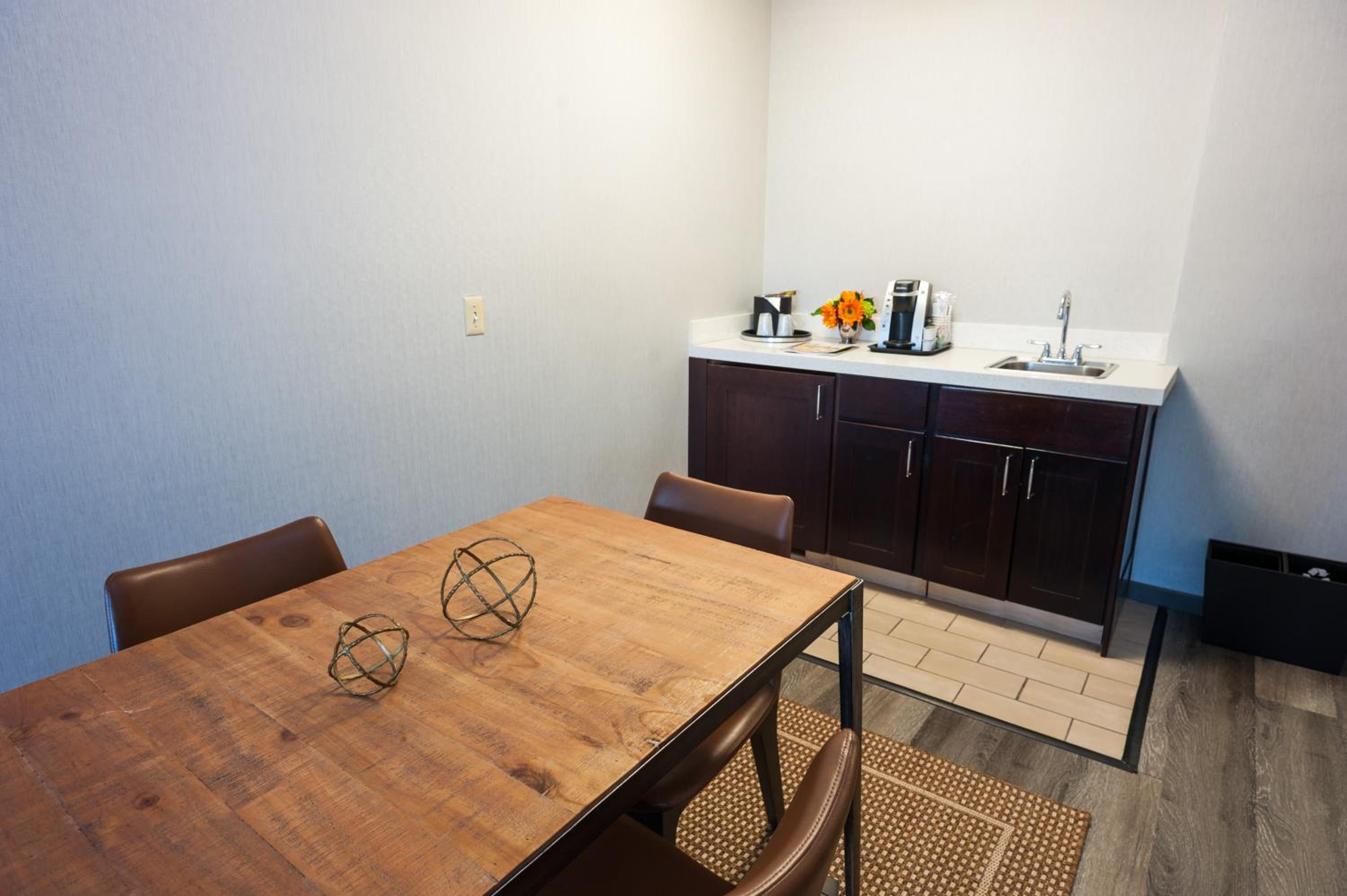 King Suite - Photo 16