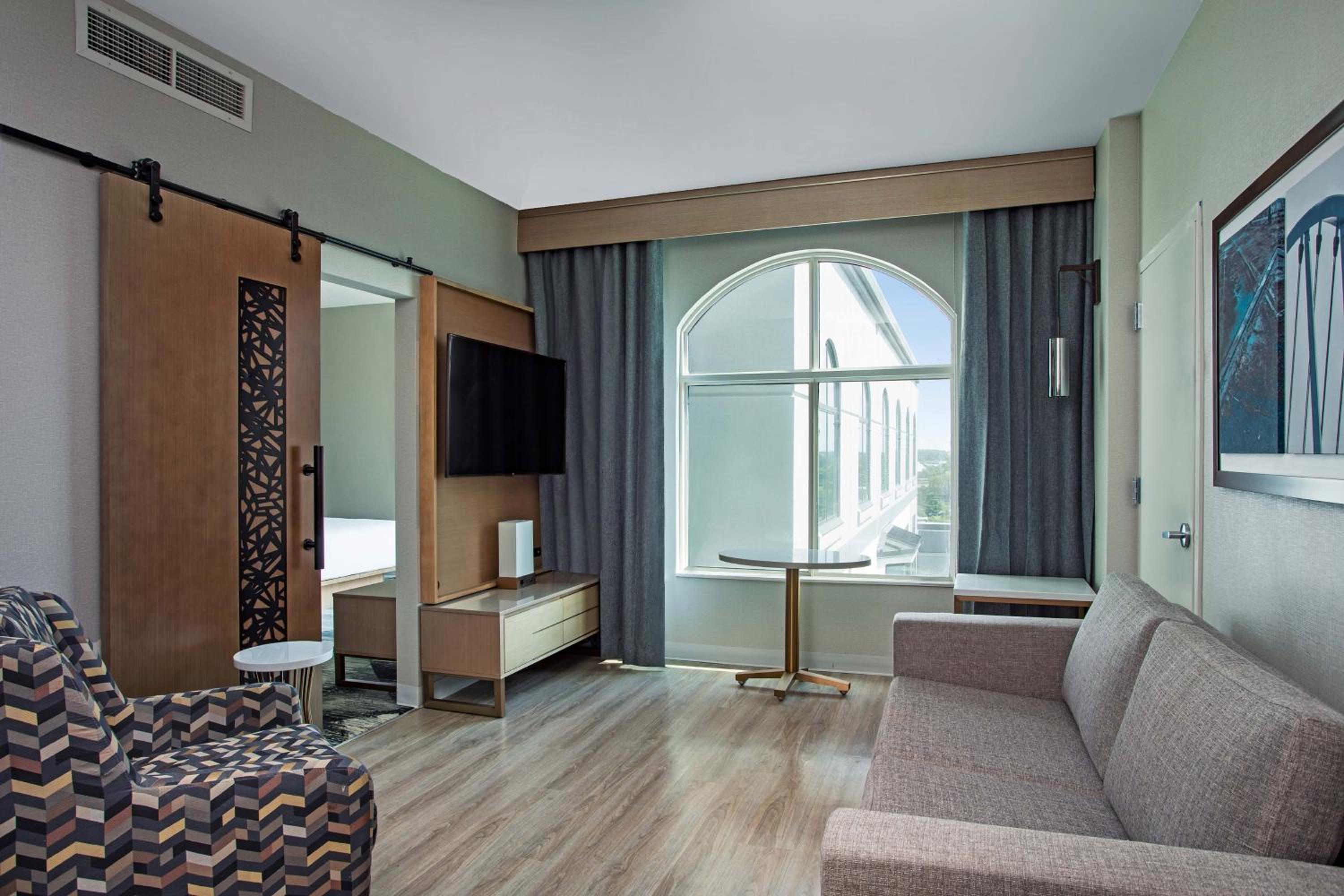 Suite, 2 Queen, Sofa bed - Photo 1