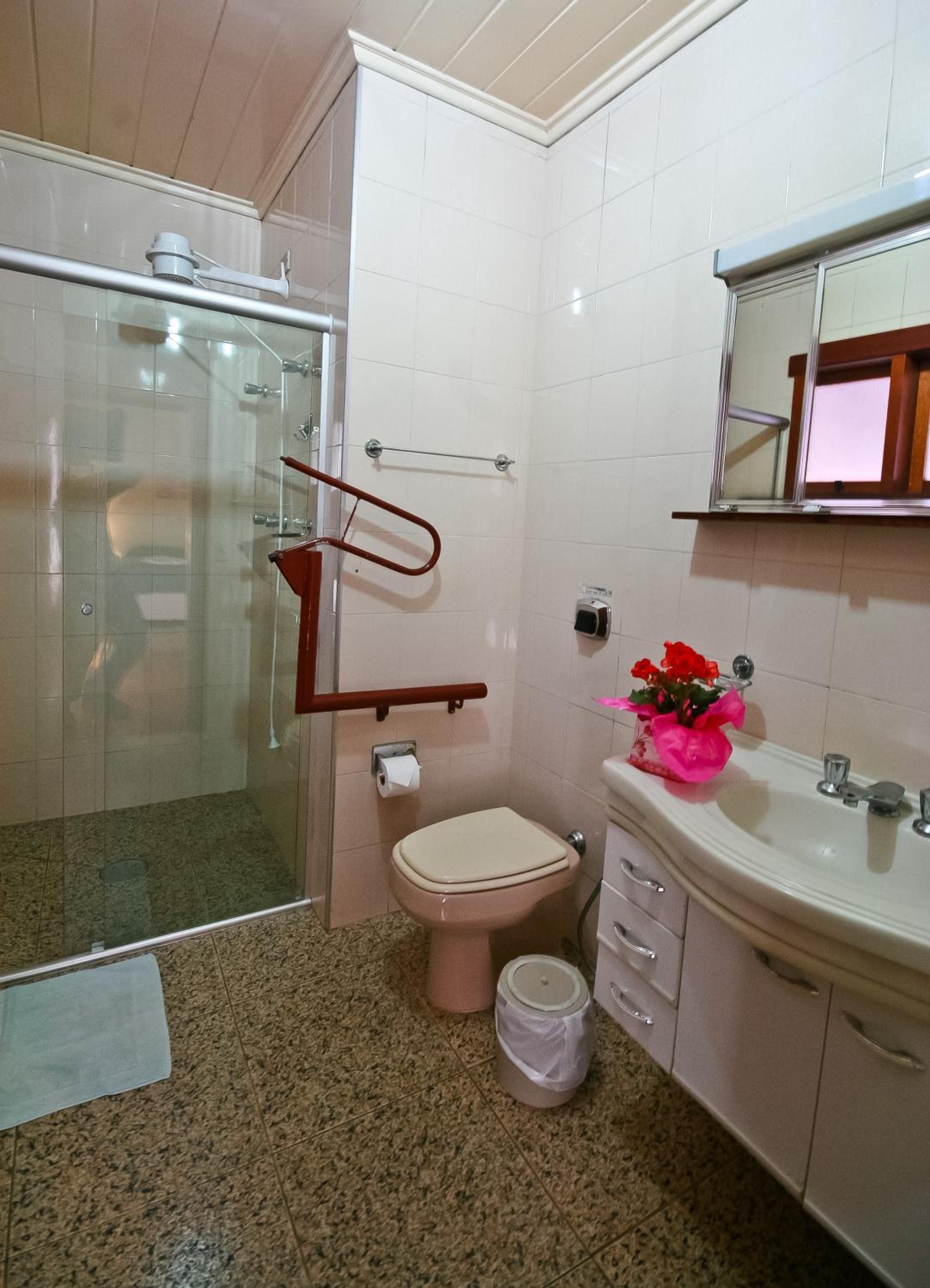 Queen Room - Disability Access - Photo 2