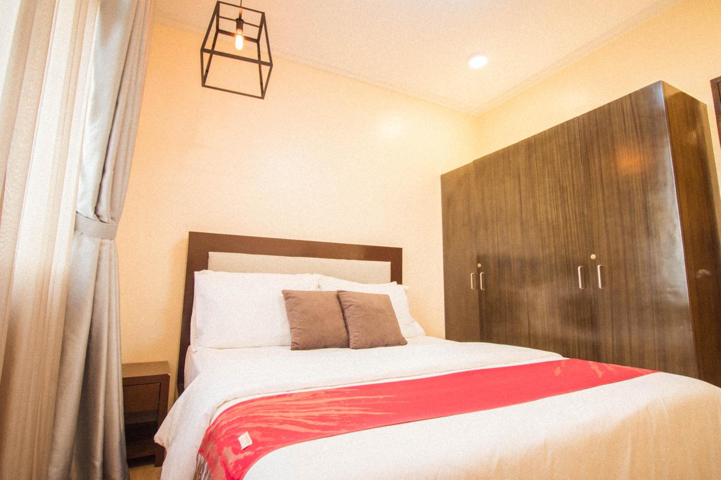 Three-Bedroom Suite - Photo 13