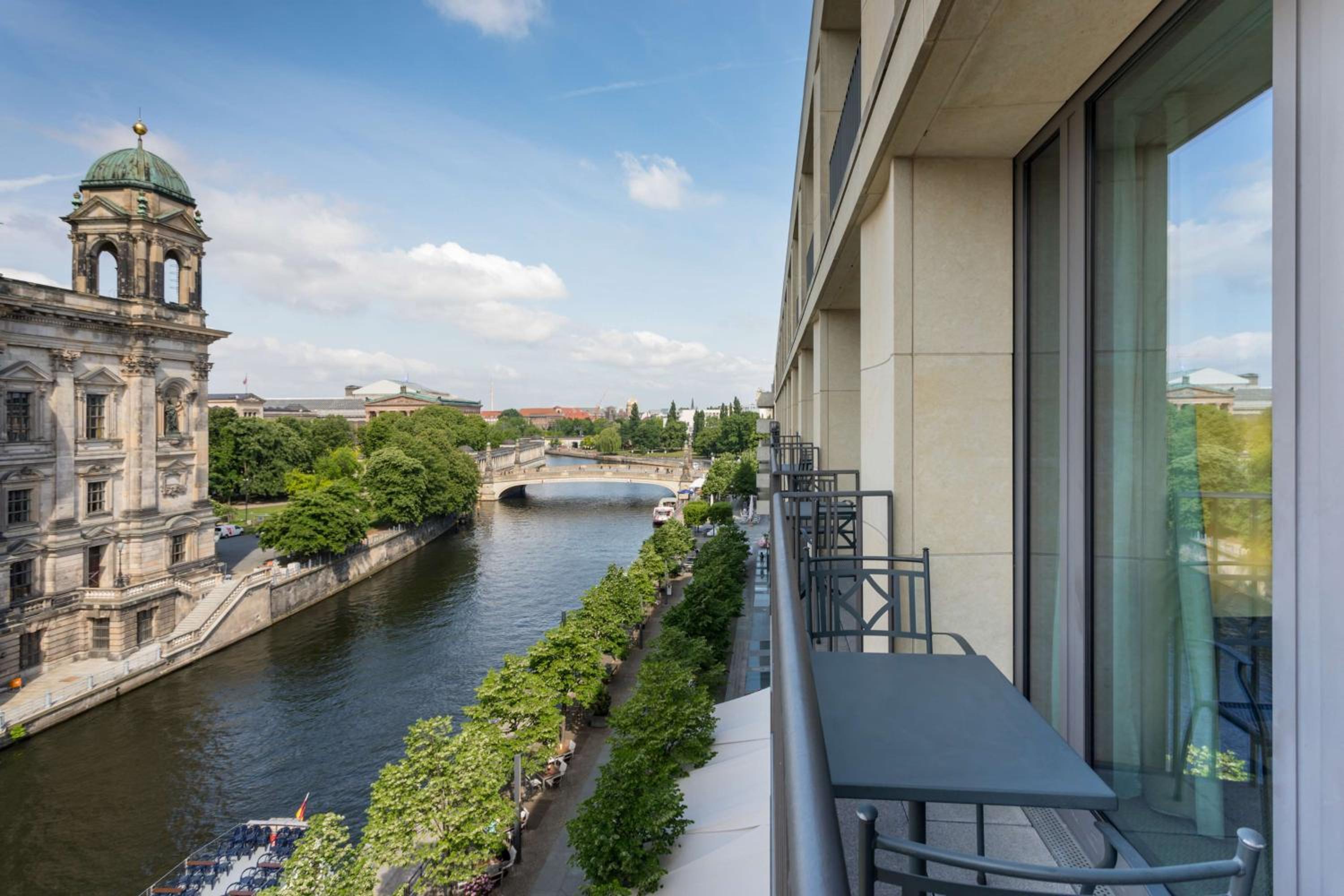 Premium-Kollektion mit Balkon und Blick auf den Dom