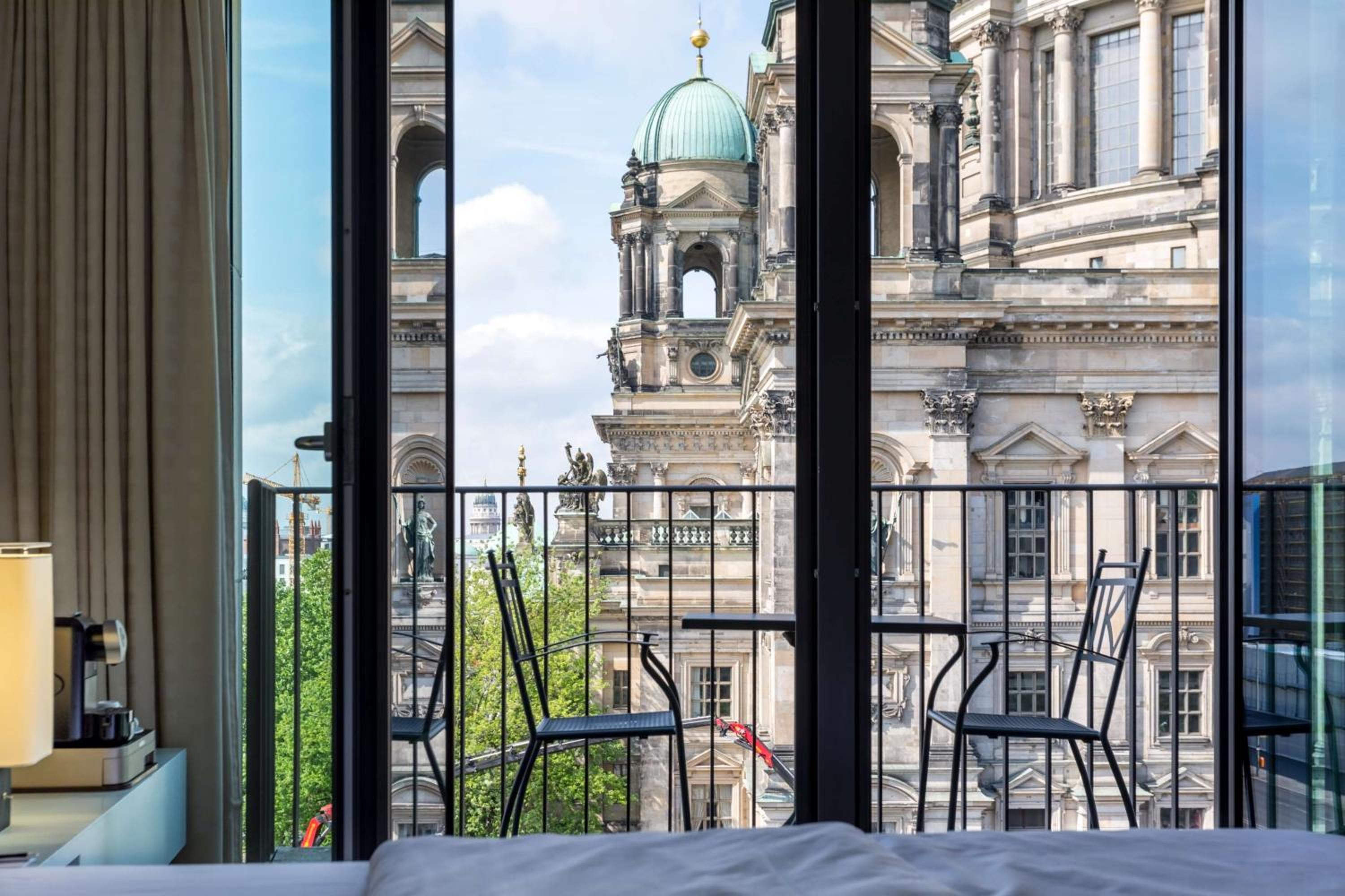 Premium-Kollektion mit Balkon und Blick auf den Dom