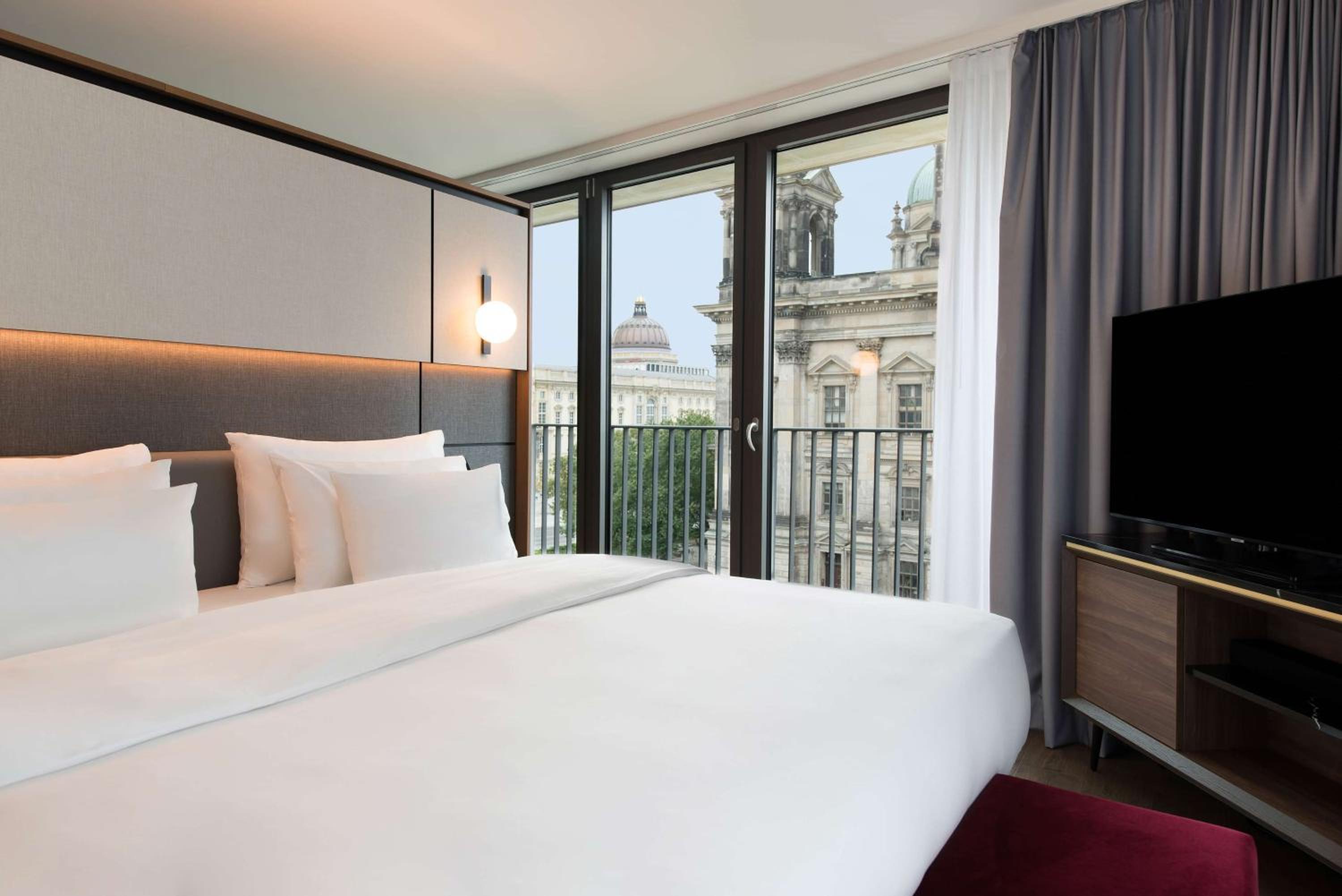 Collection Premium with Cathedral View - Photo 3