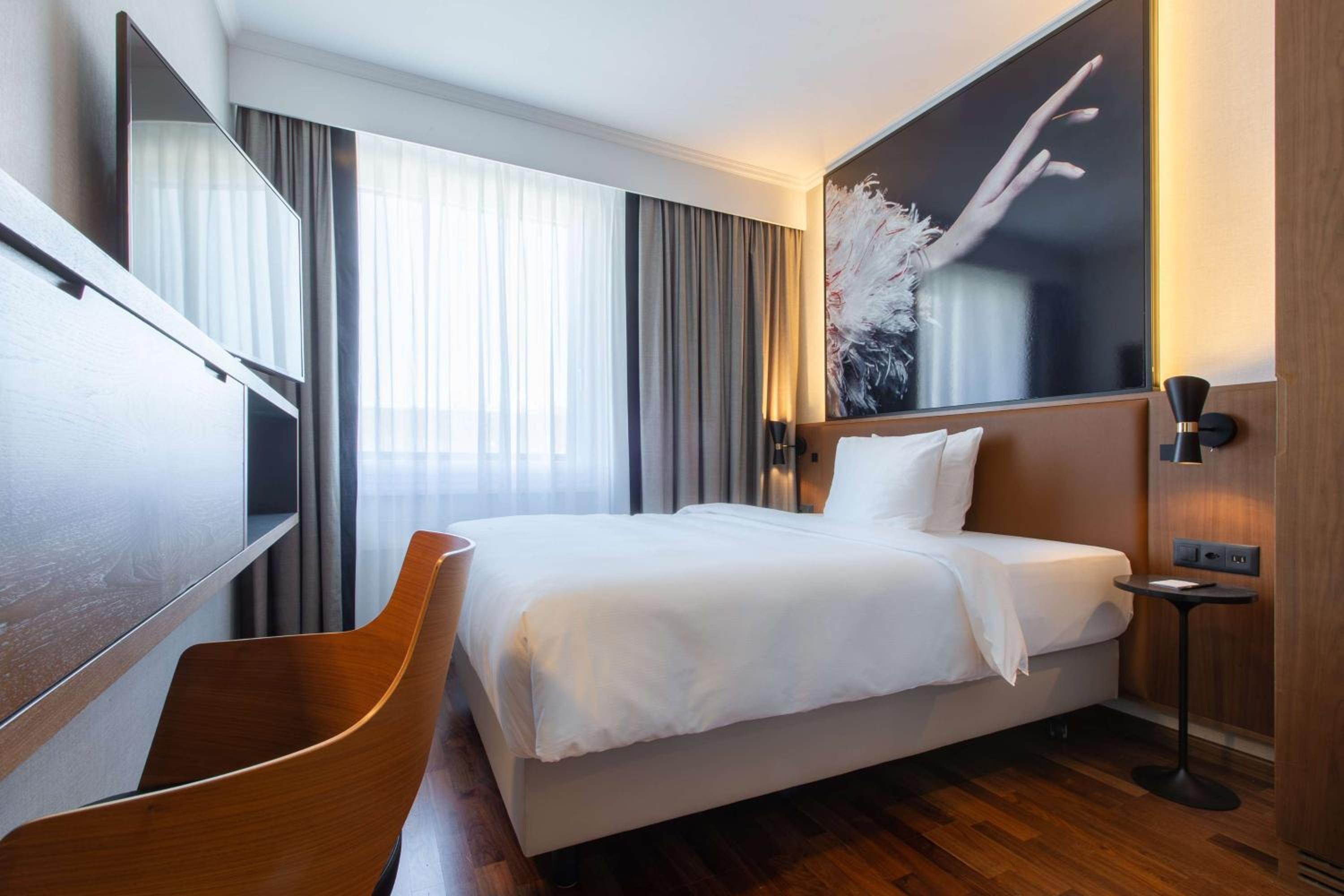 Standard Single Room thumbnail 5