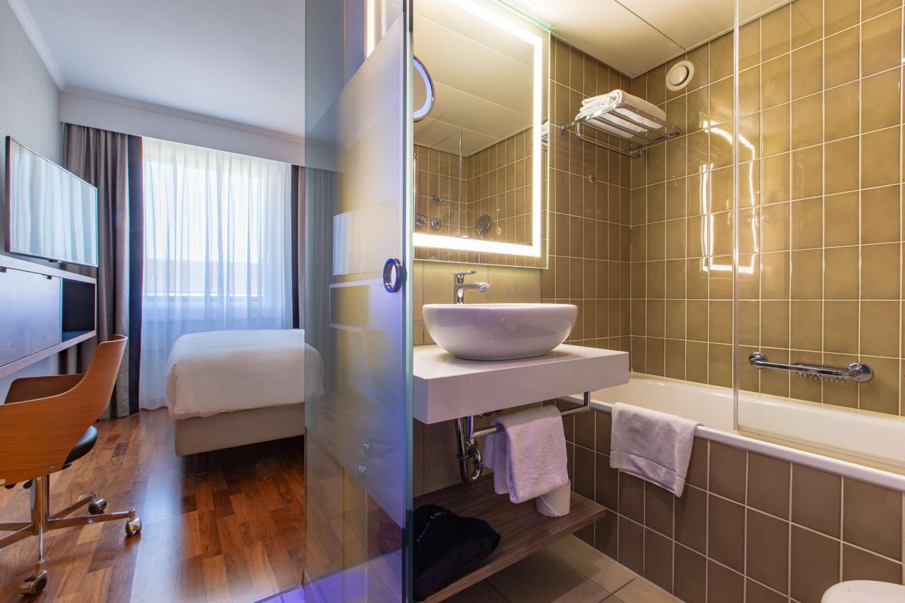 Superior Room - Photo 8