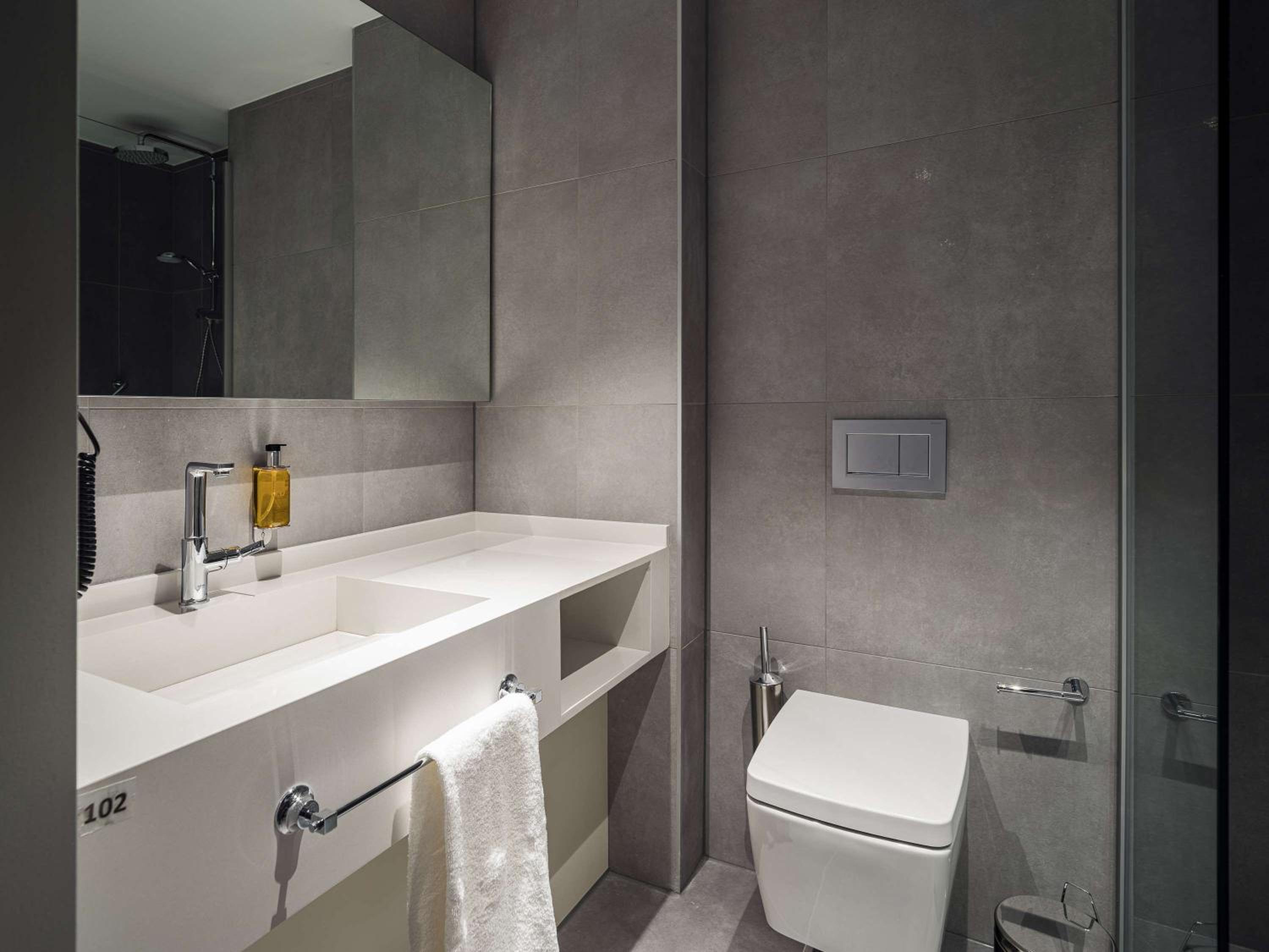 Deluxe King Room with Kitchenette - Photo 14