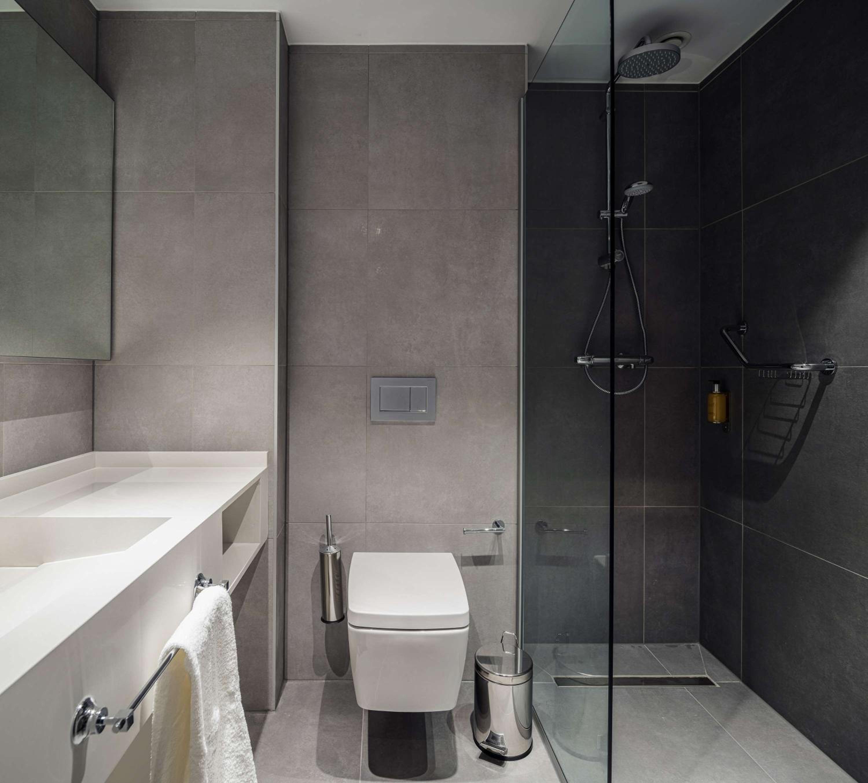 Deluxe King Room with Kitchenette and Balcony - Photo 3