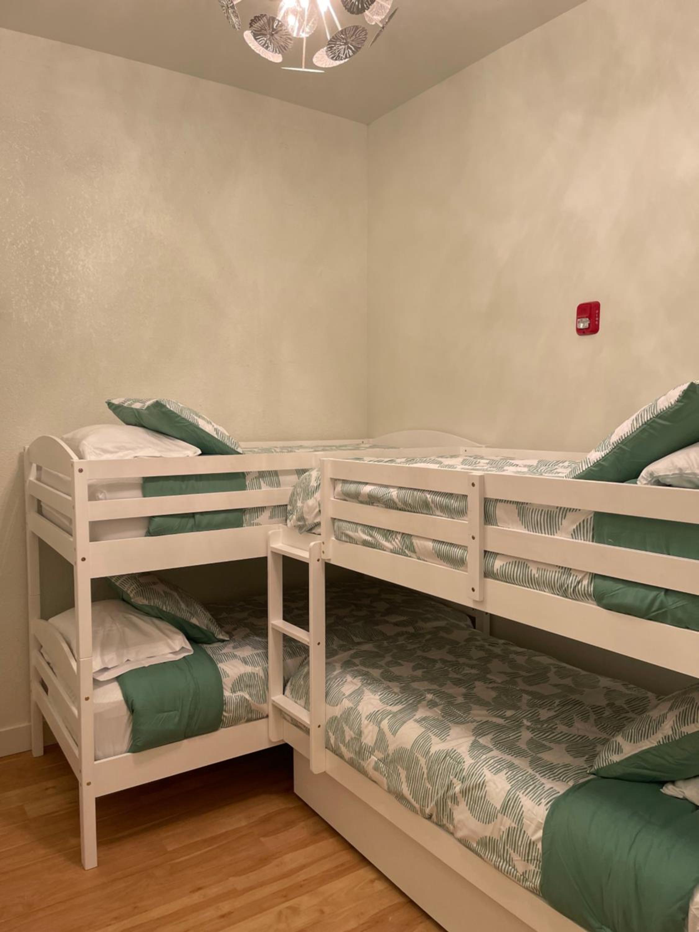 Three-Bedroom Apartment - Photo 21