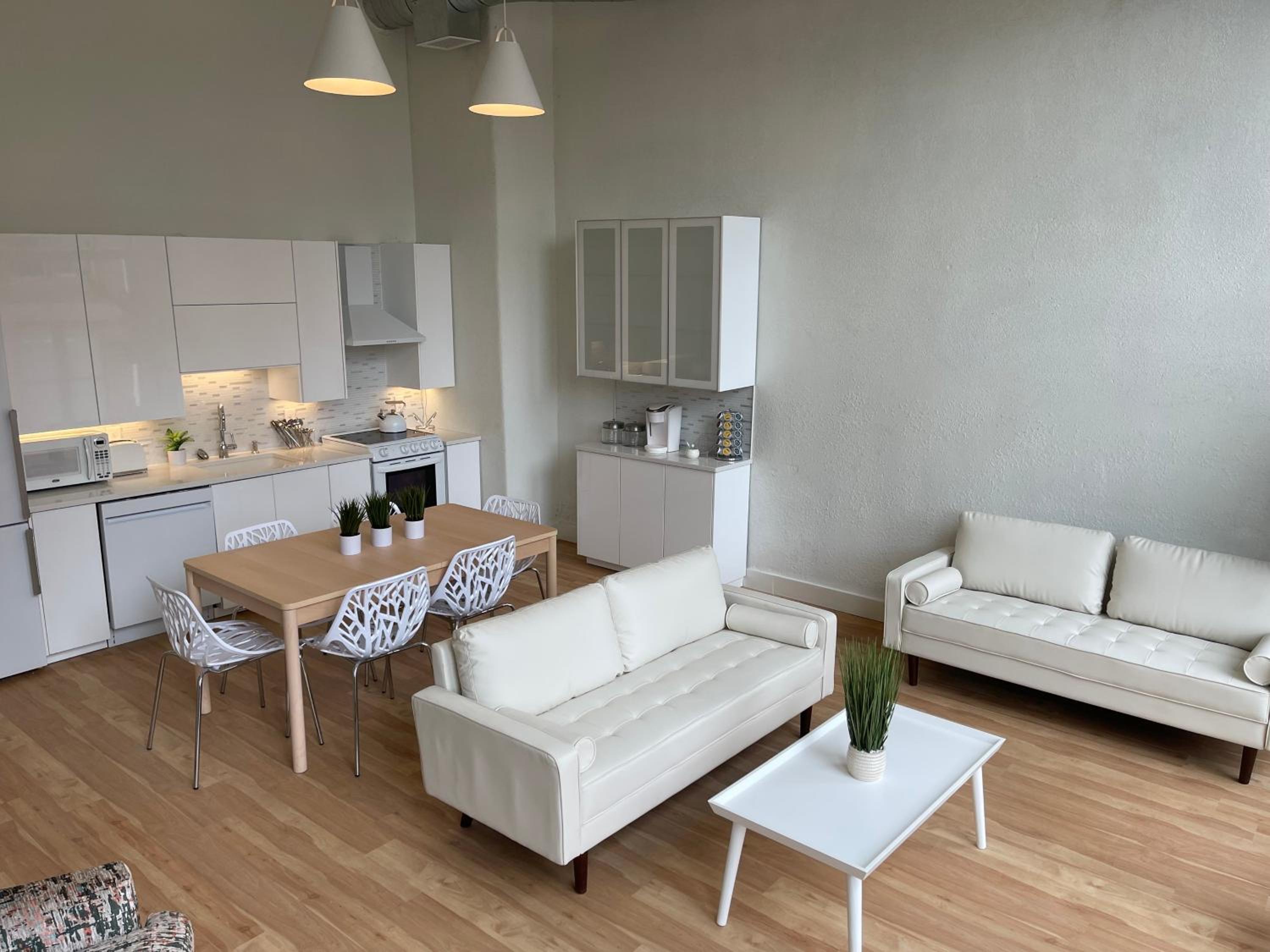 Three-Bedroom Apartment - Photo 23