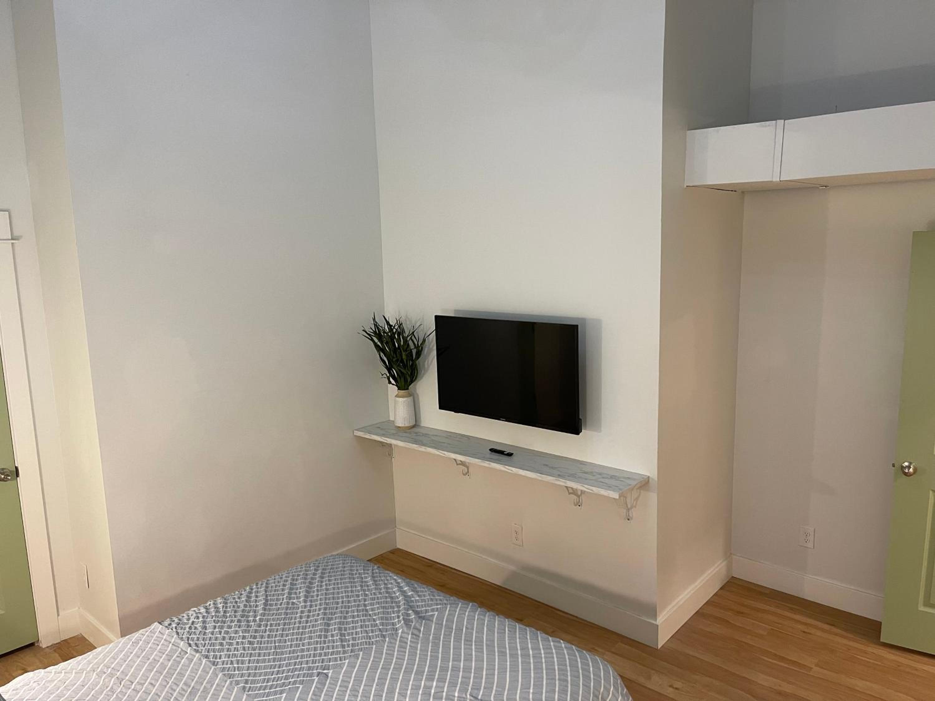 Three-Bedroom Apartment - Photo 24