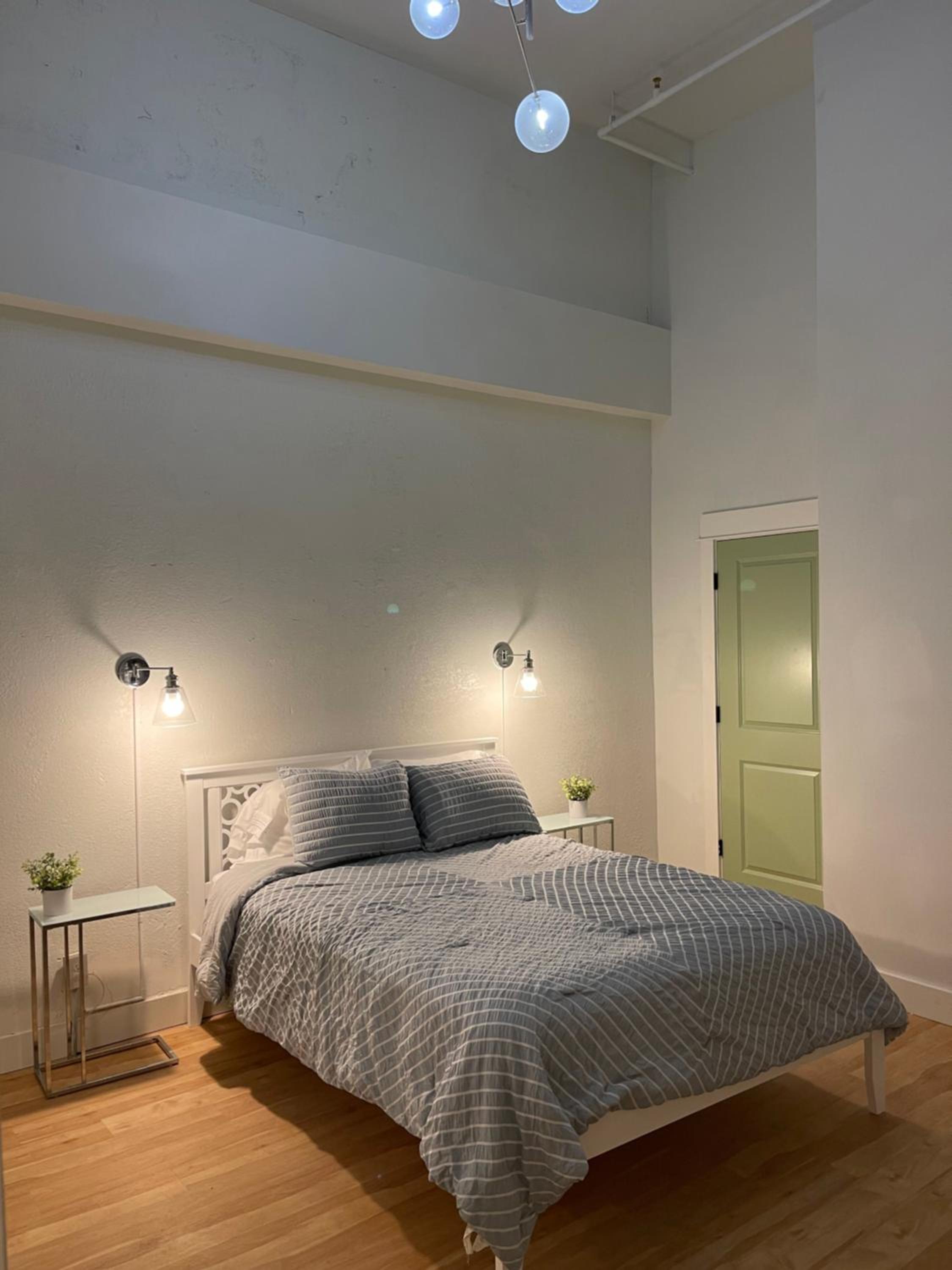 Three-Bedroom Apartment - Photo 25
