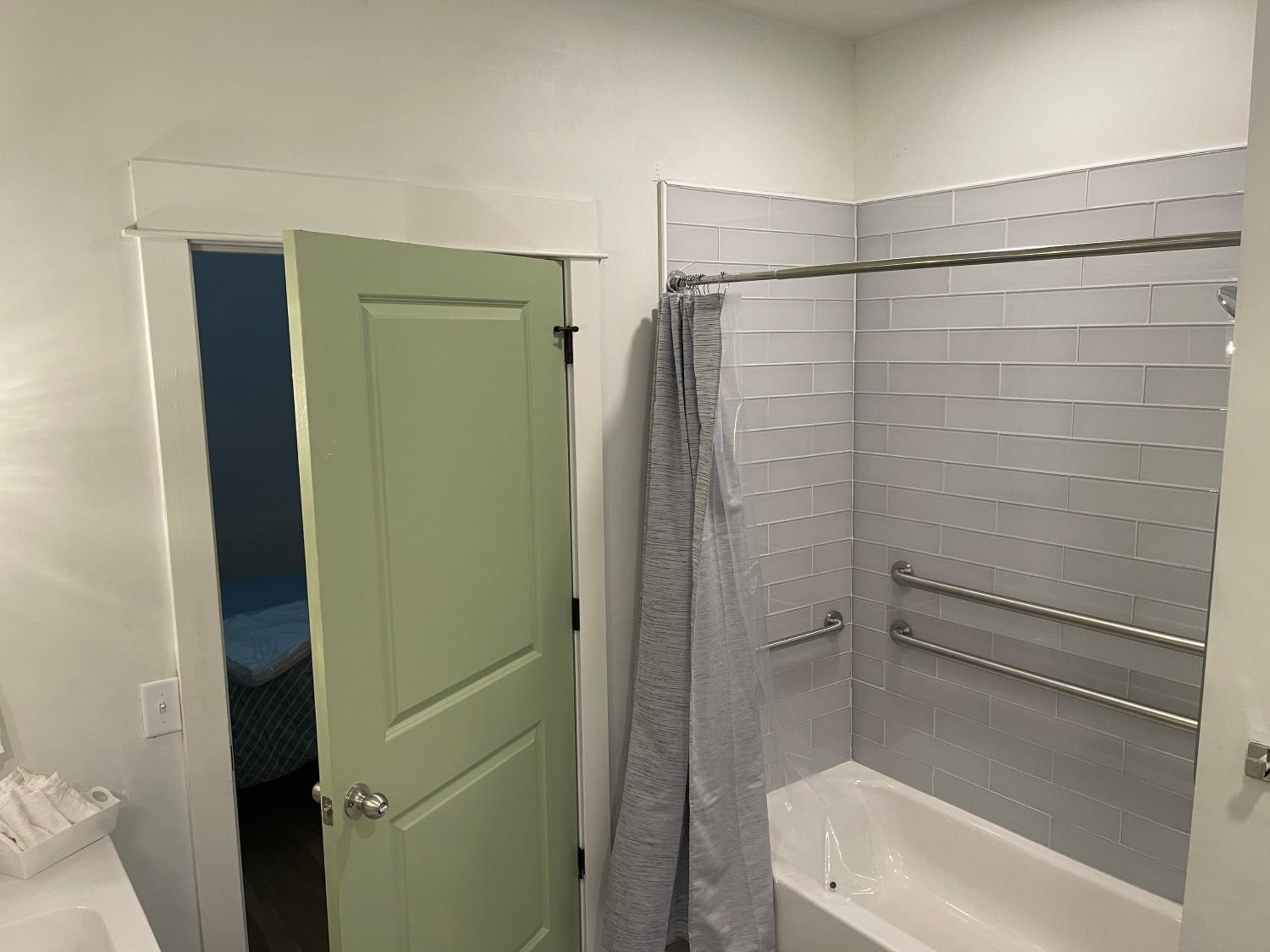 Three-Bedroom Apartment - Photo 27