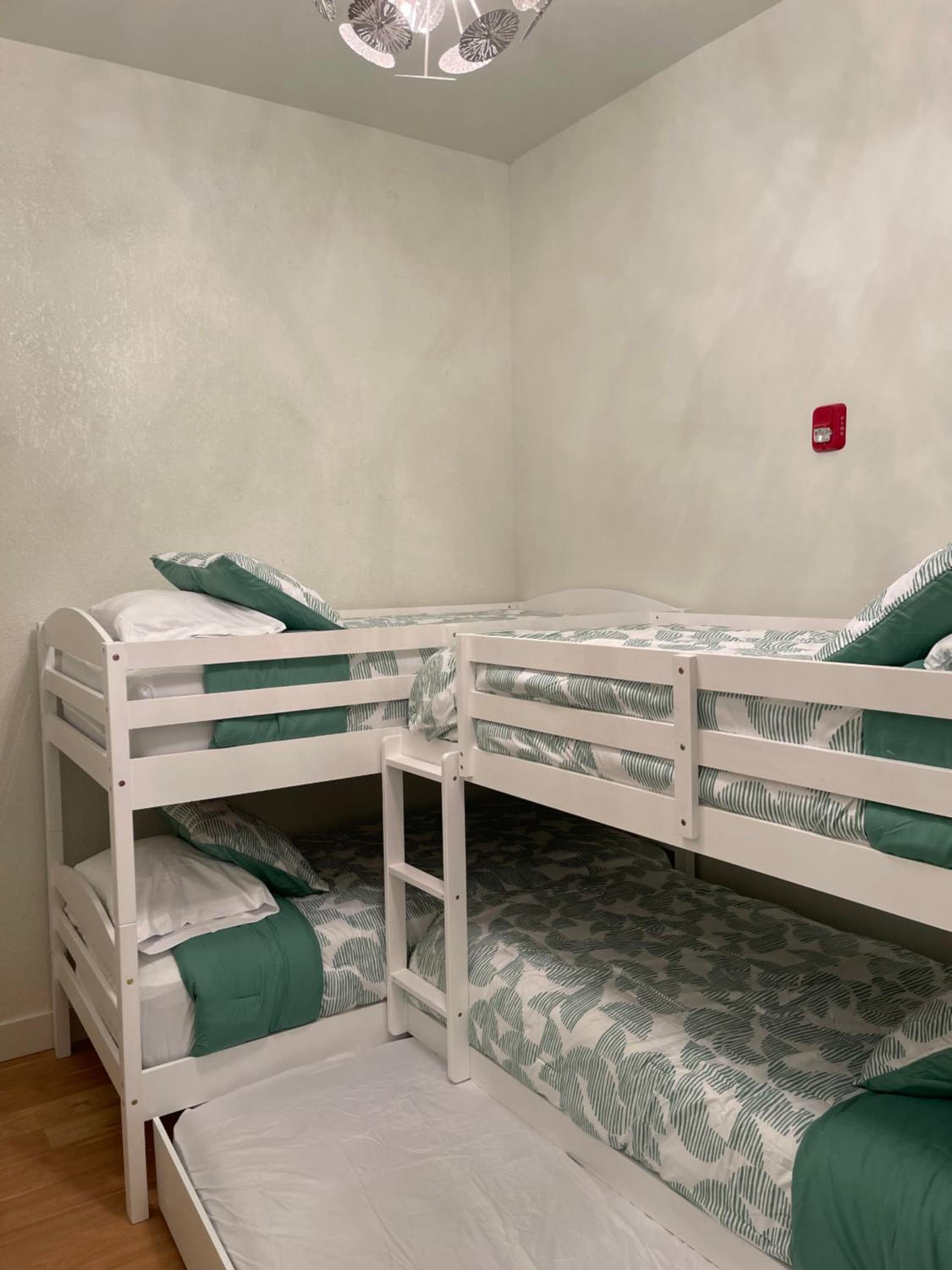 Three-Bedroom Apartment - Photo 28