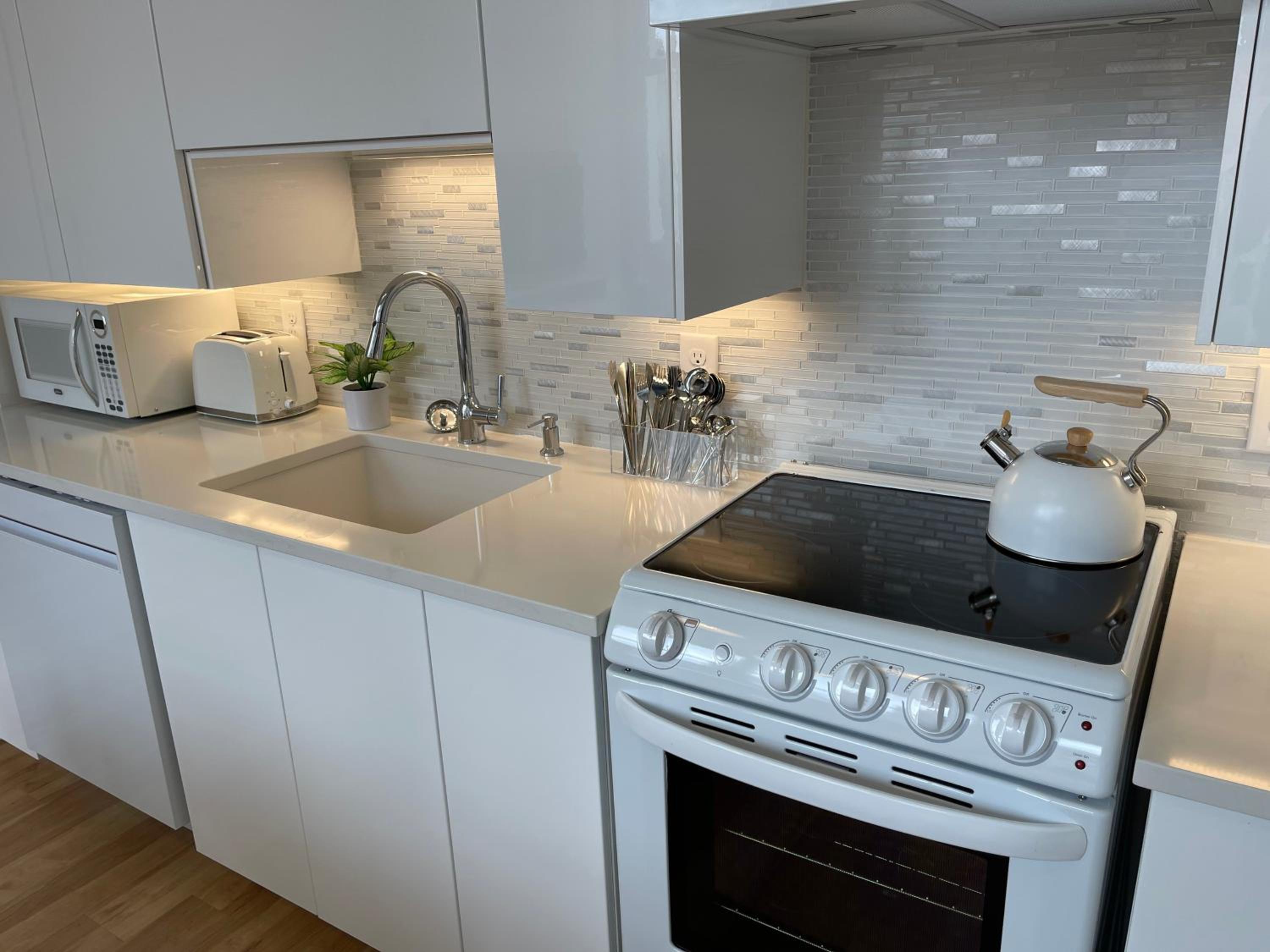 Three-Bedroom Apartment - Photo 32