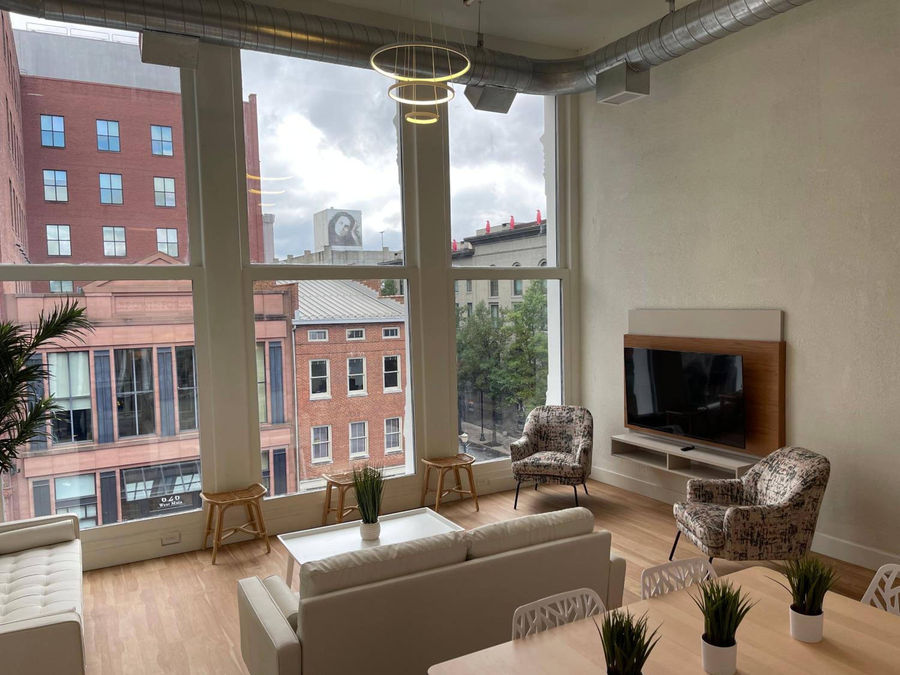 Three-Bedroom Apartment - Photo 34