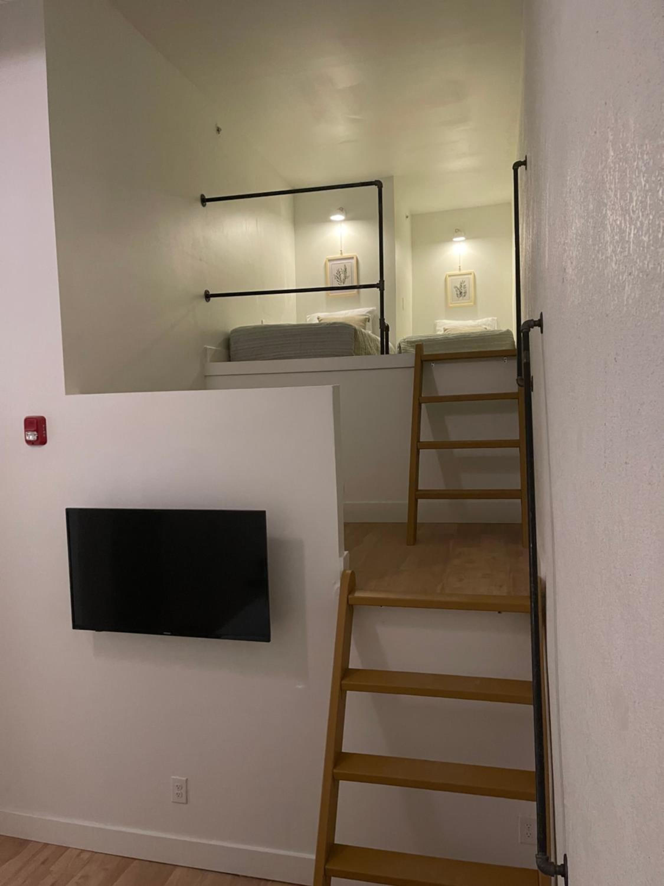 Three-Bedroom Apartment - Photo 38