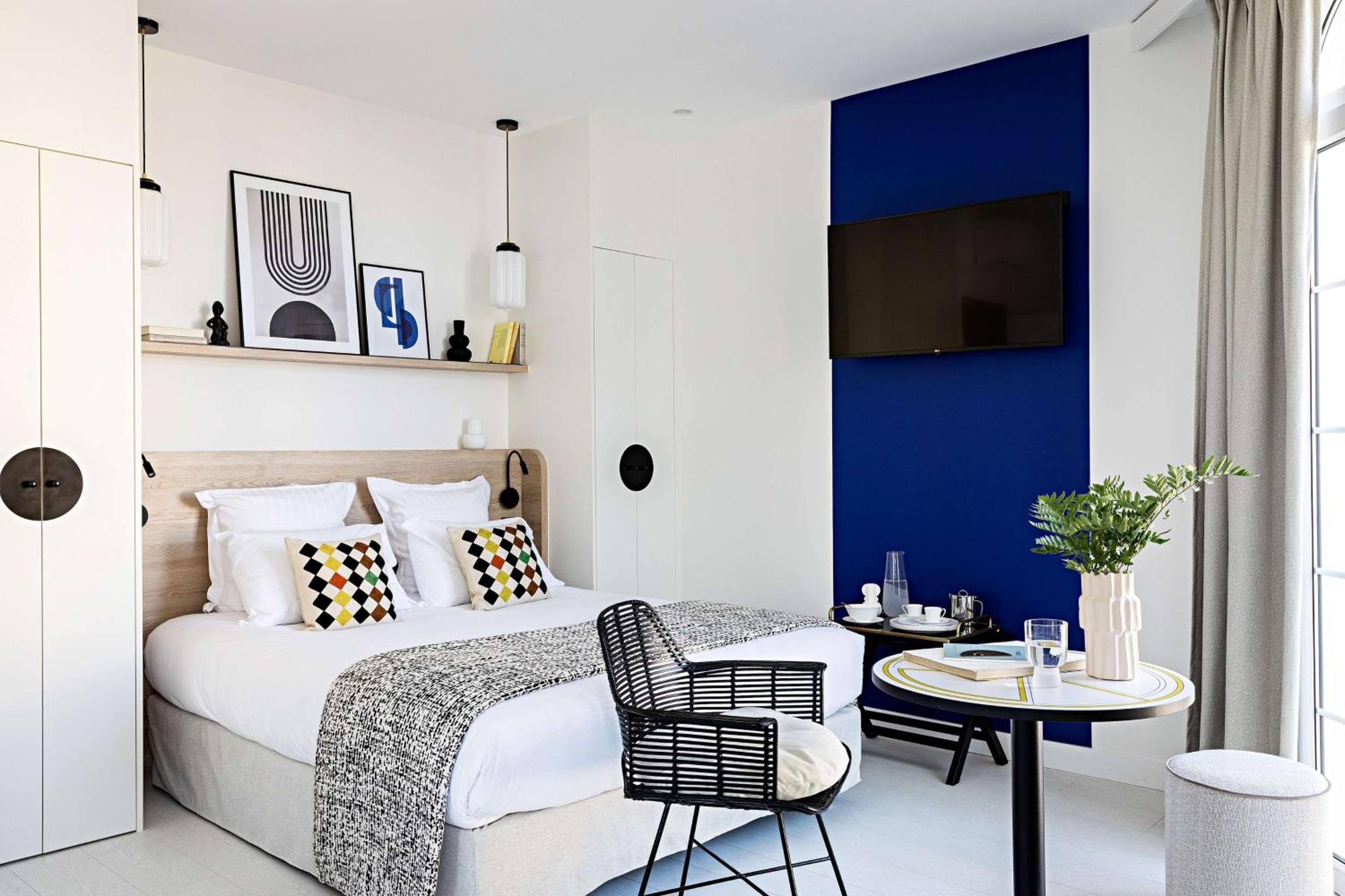 Junior Queen Suite - Photo 1