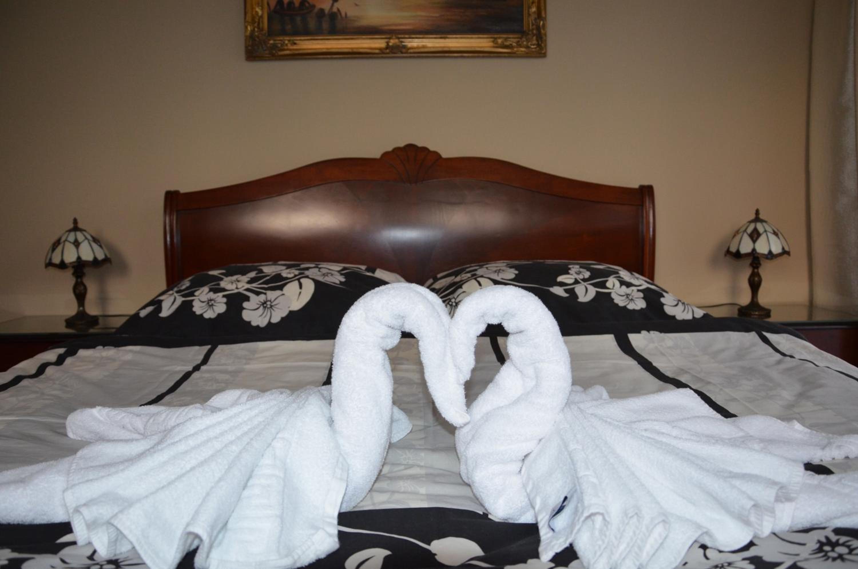 Double Room with Balcony and Corner Bath photo 3